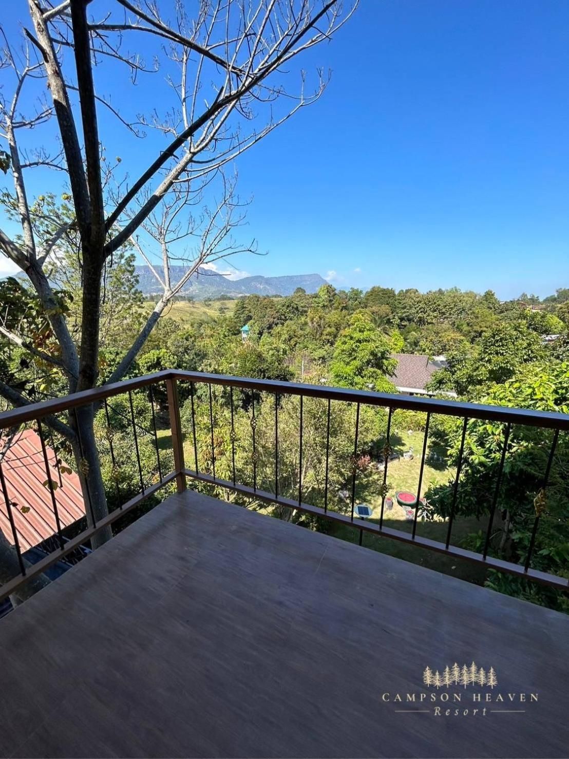 Suite with Mountain View