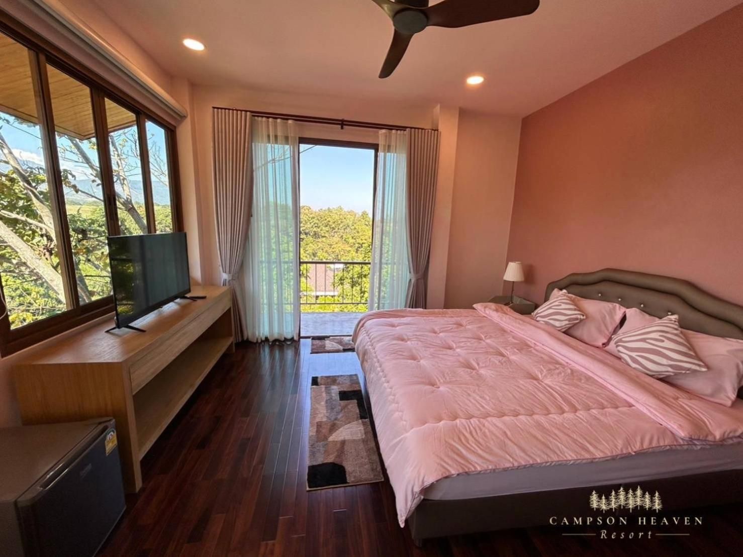 Suite with Mountain View