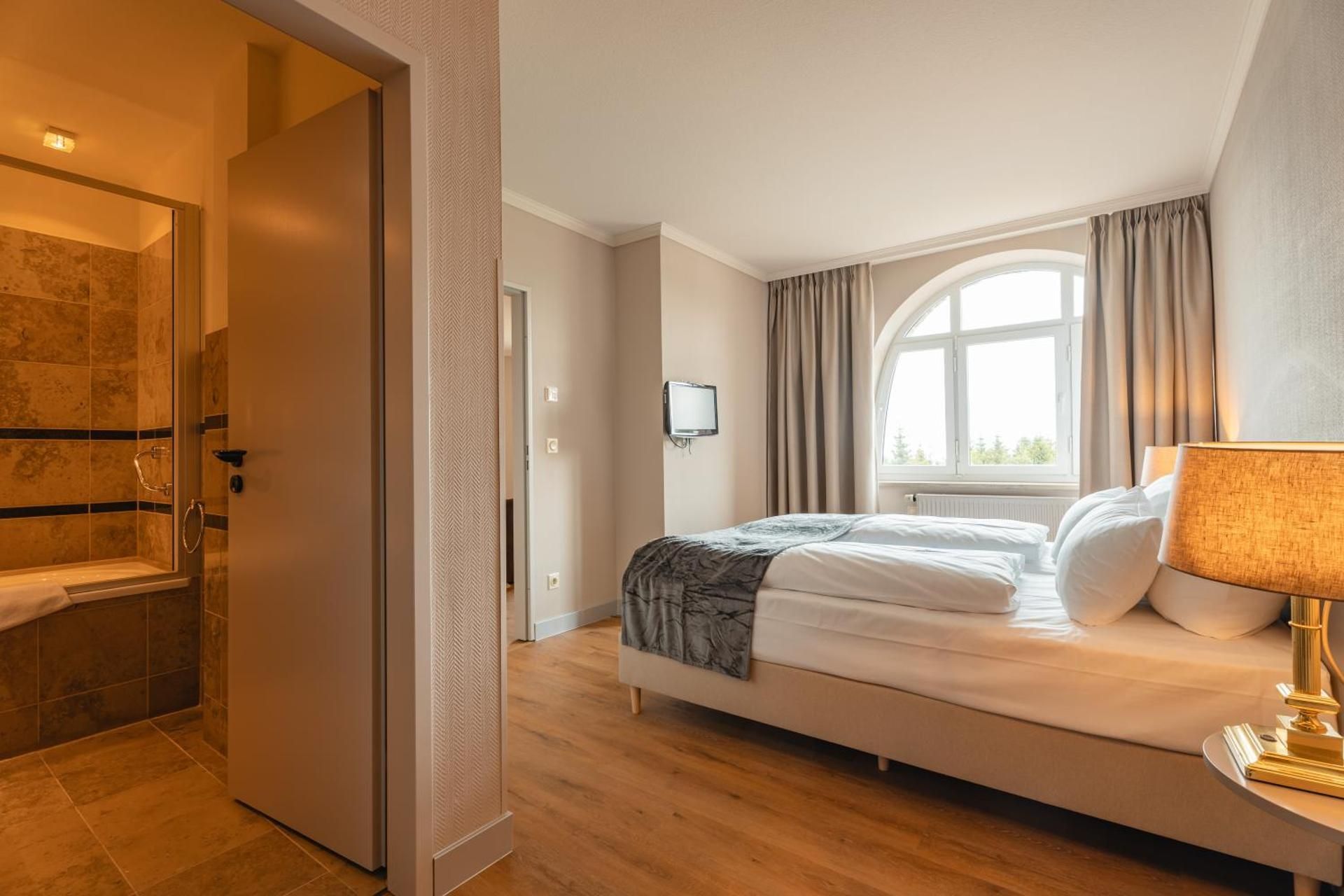 Naturhotel Sachsenbaude Oberwiesenthal - Indoor-Pool & Outdoor-Whirlpool Junior Suite