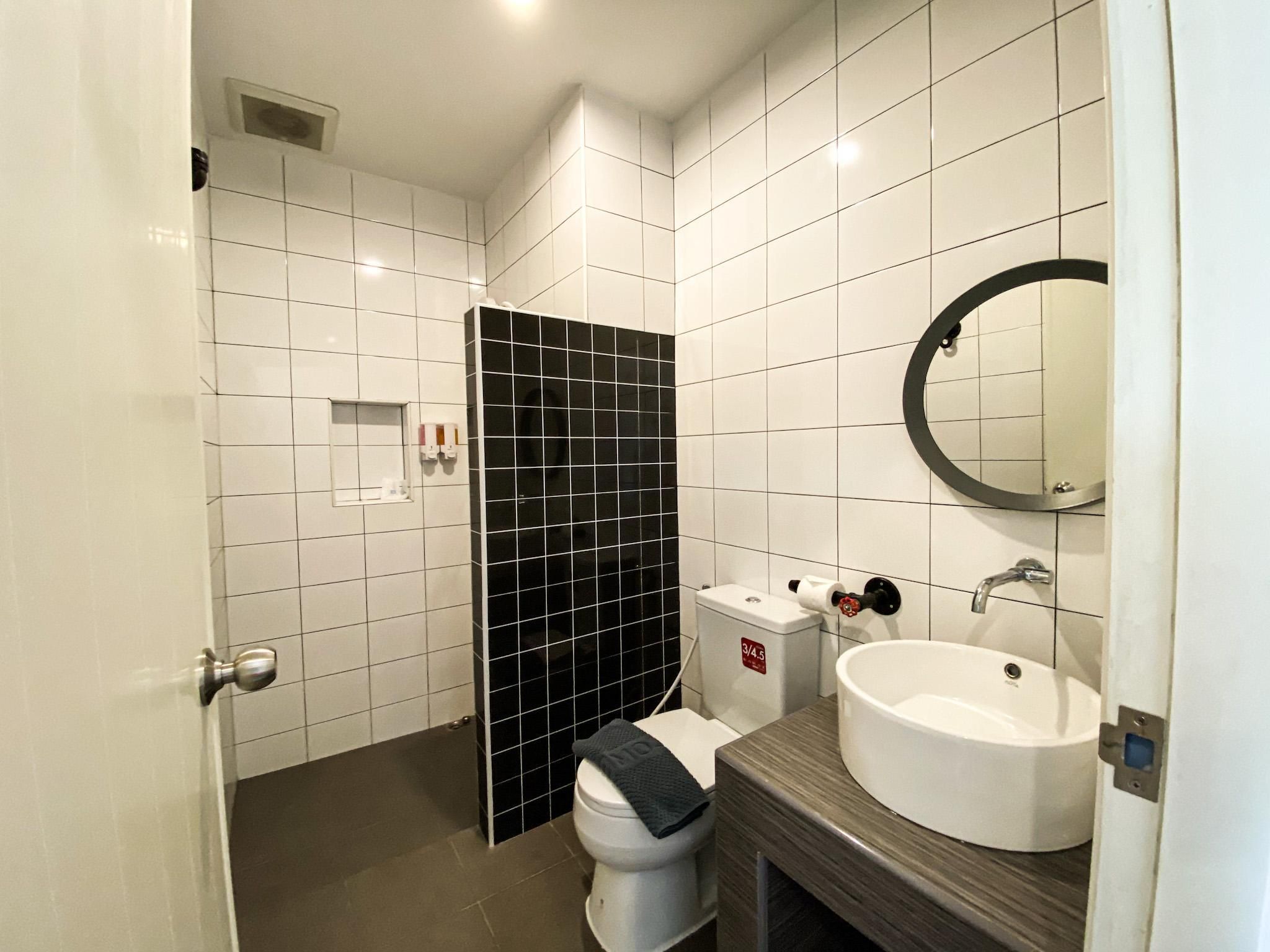 Deluxe Room 5