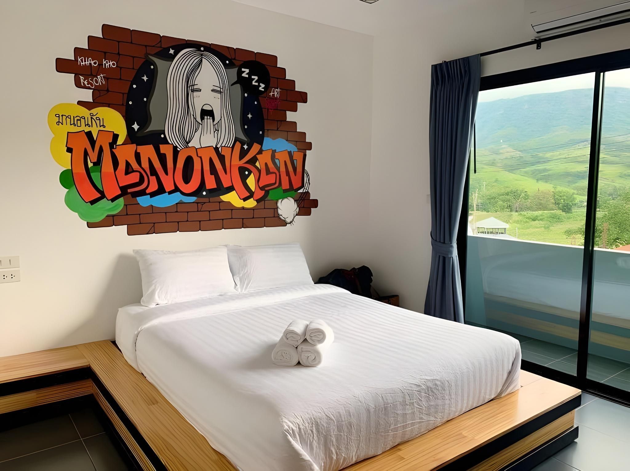 Deluxe Room 8