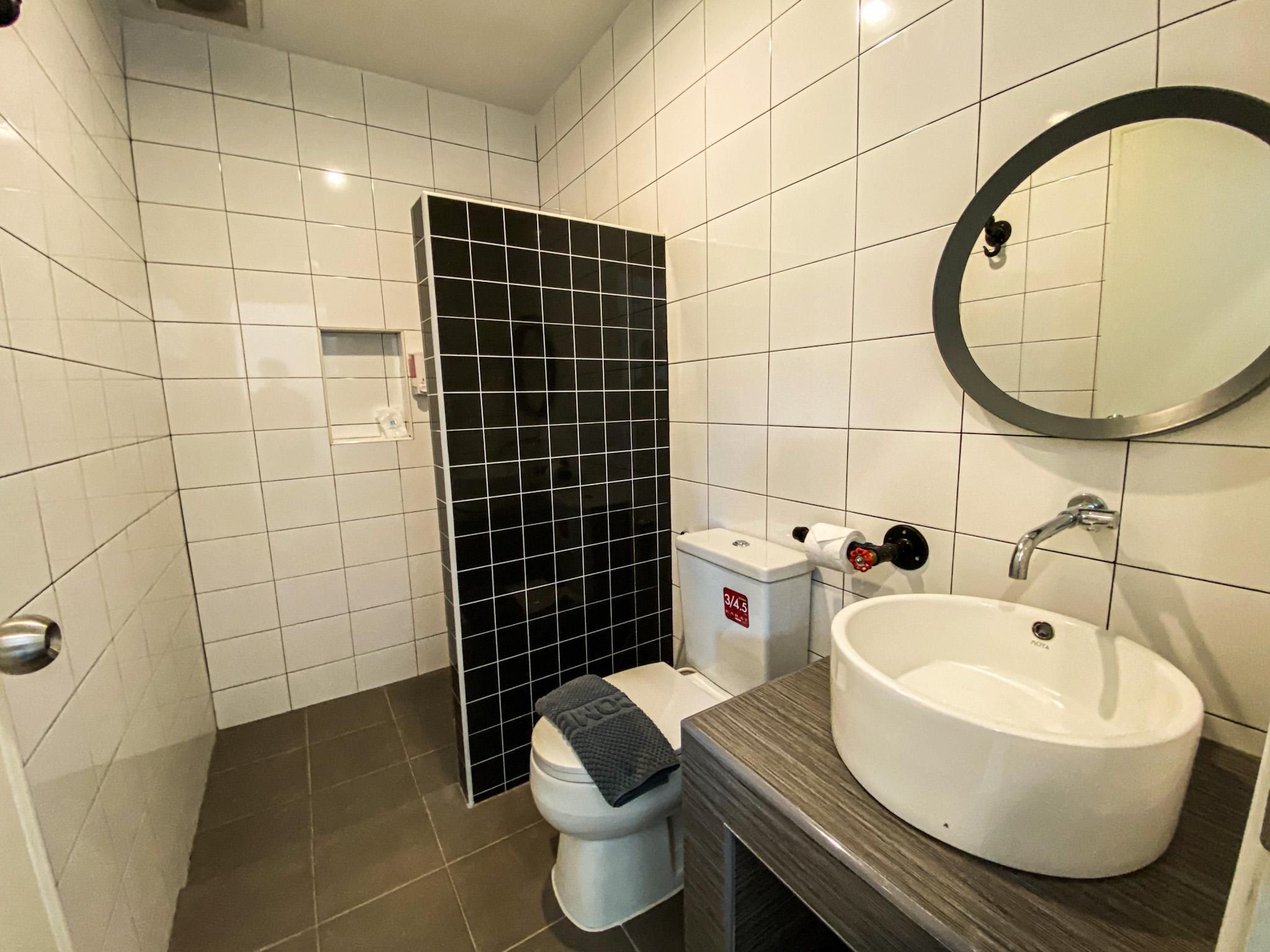 Deluxe Room 7