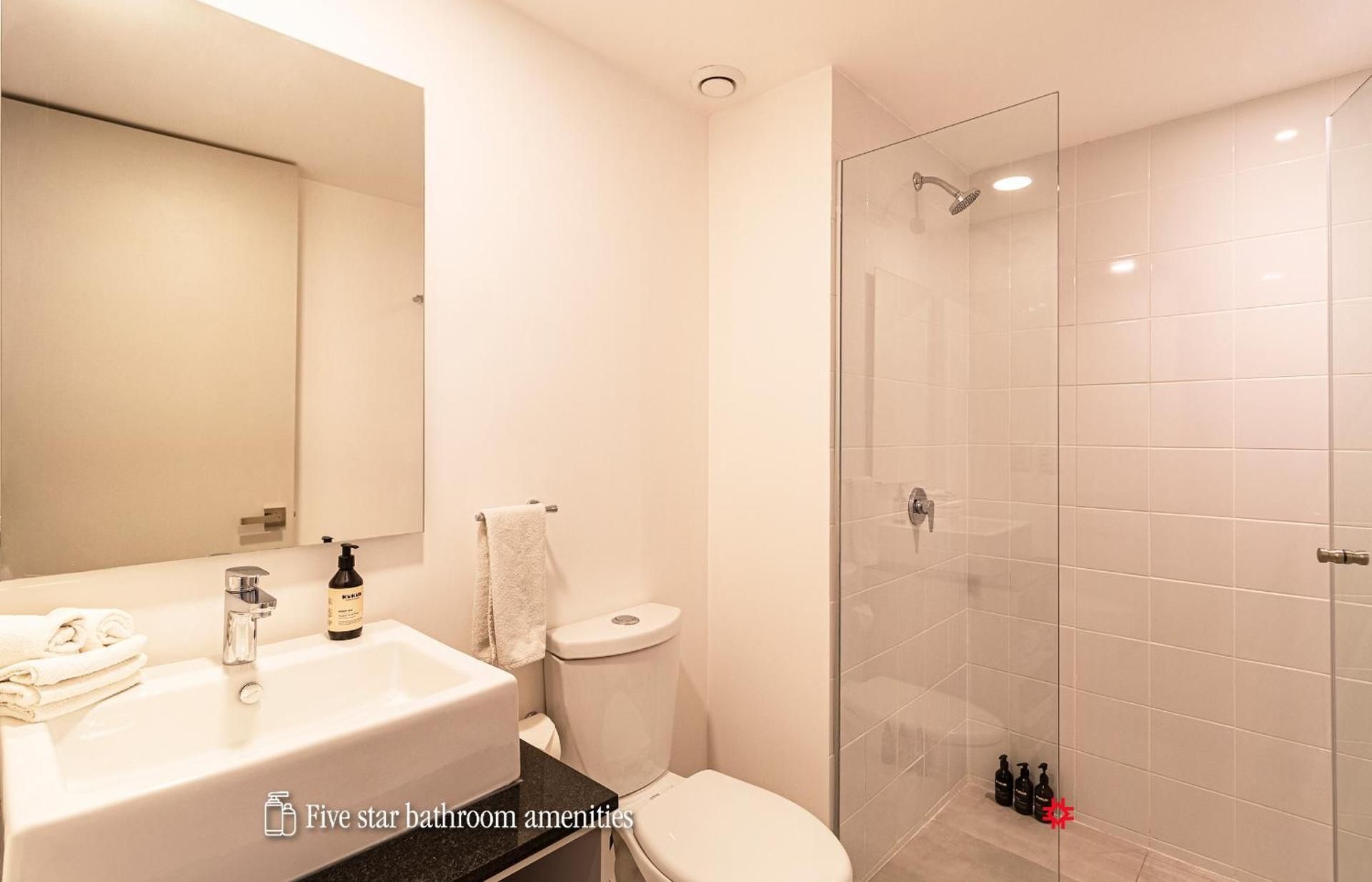 Deluxe Studio Apartment with Queen Bed