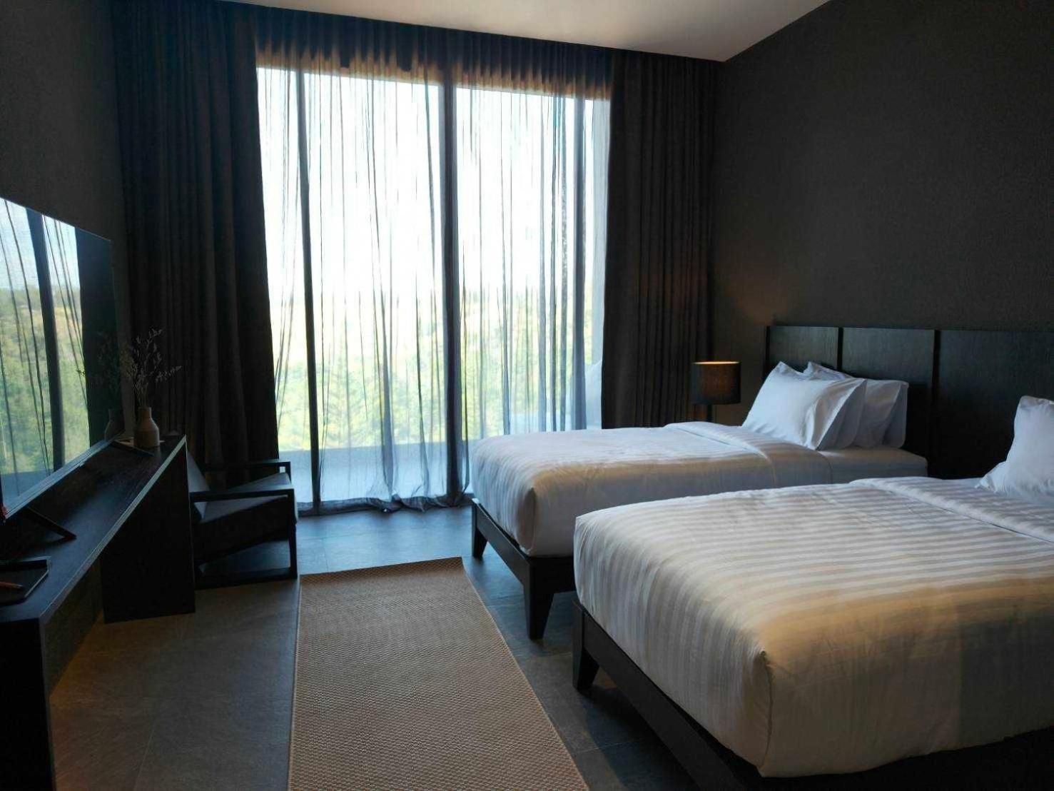 Standard Twin Room with Mountain View
