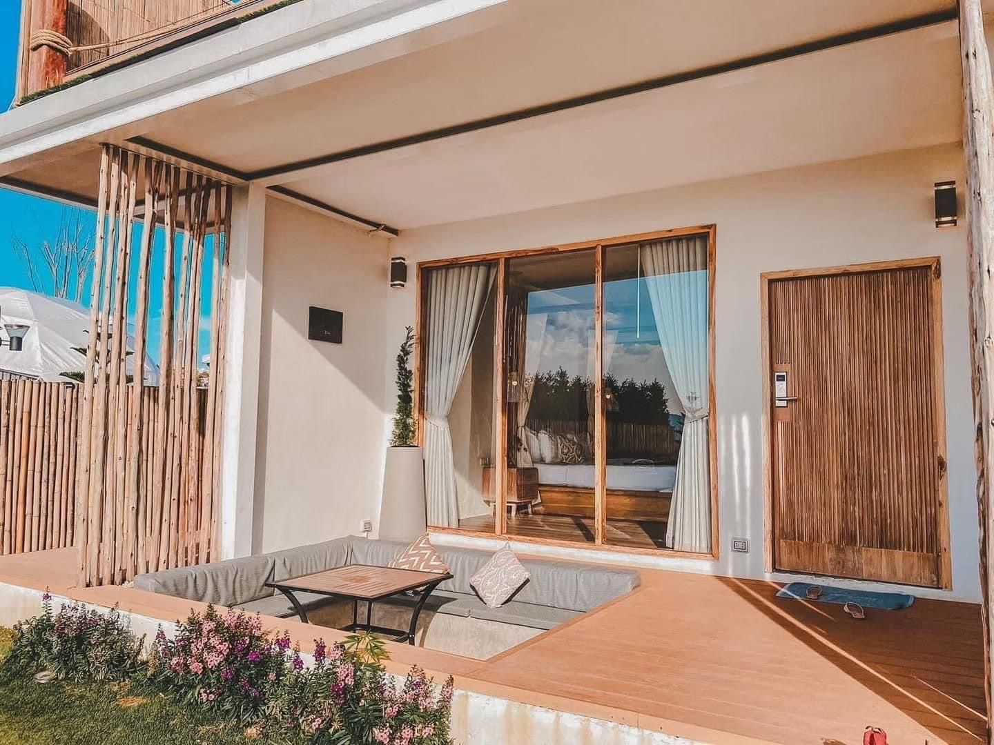Deluxe Mountain View Room
