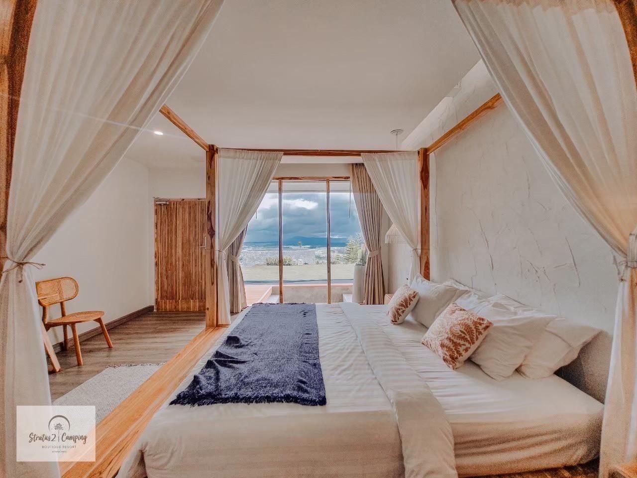 Deluxe Mountain View Room