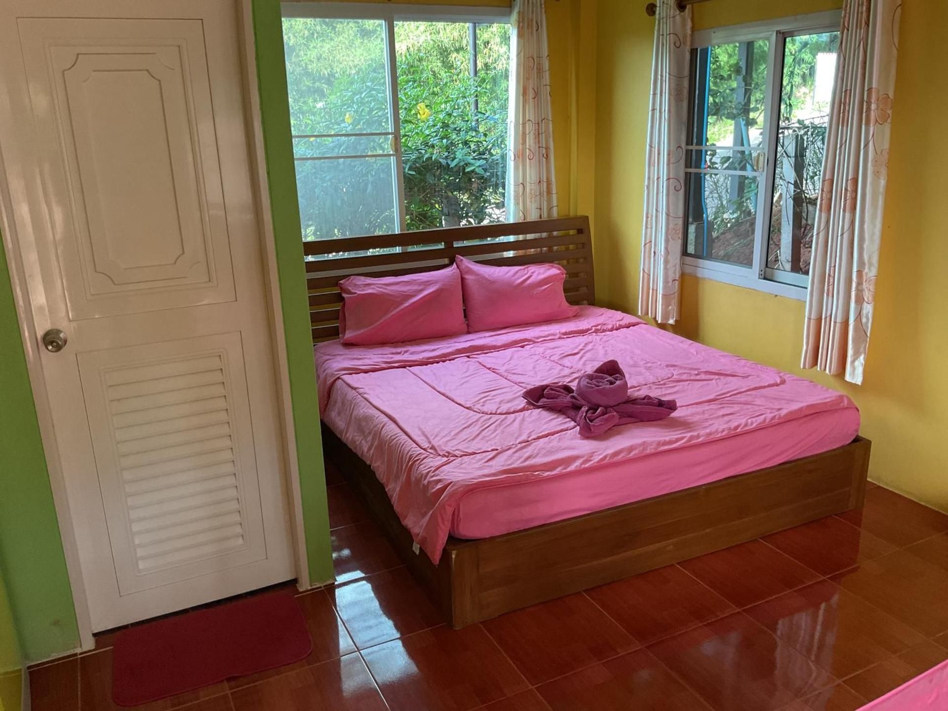 Ban Rai Rabeangmok Three-Bedroom House