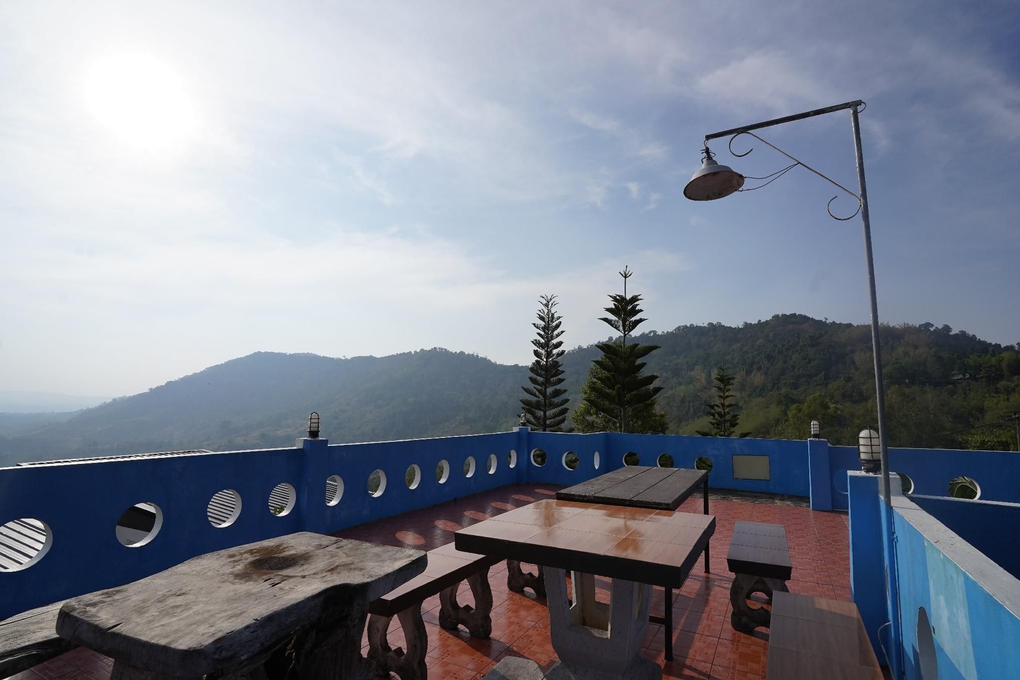 Ban Rai Rabeangmok Family Standard