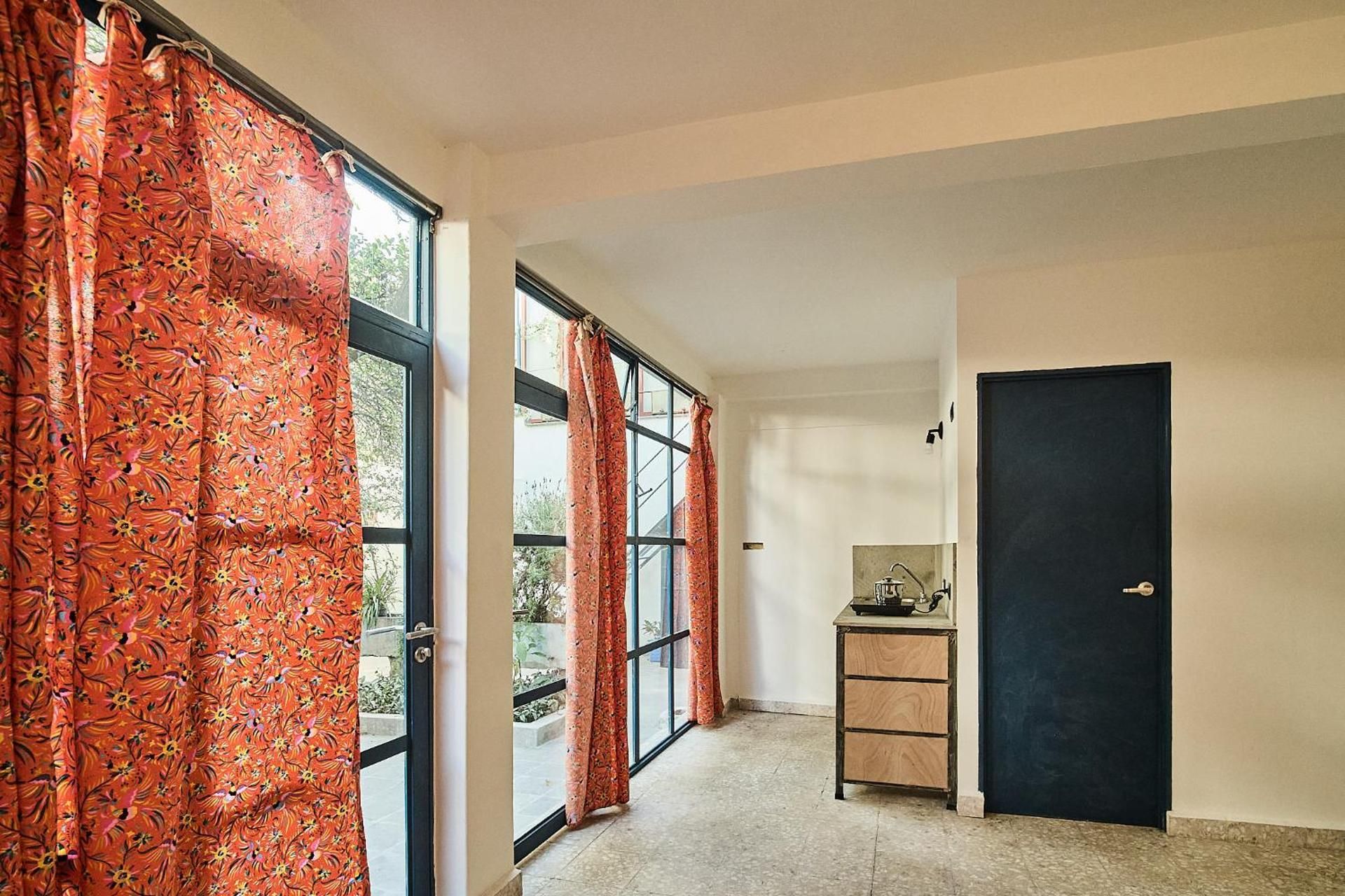 Studio Apartment with One Double Bed