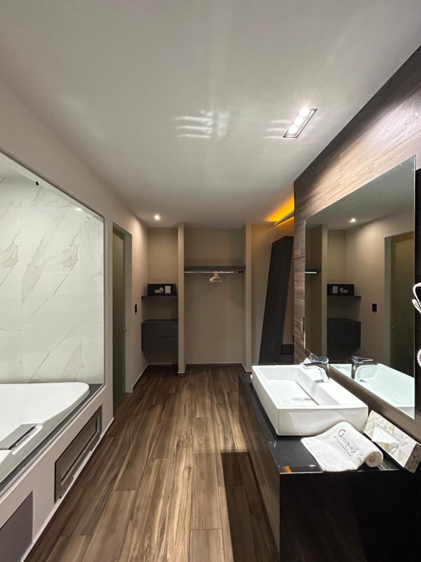 King Room with Spa Bath