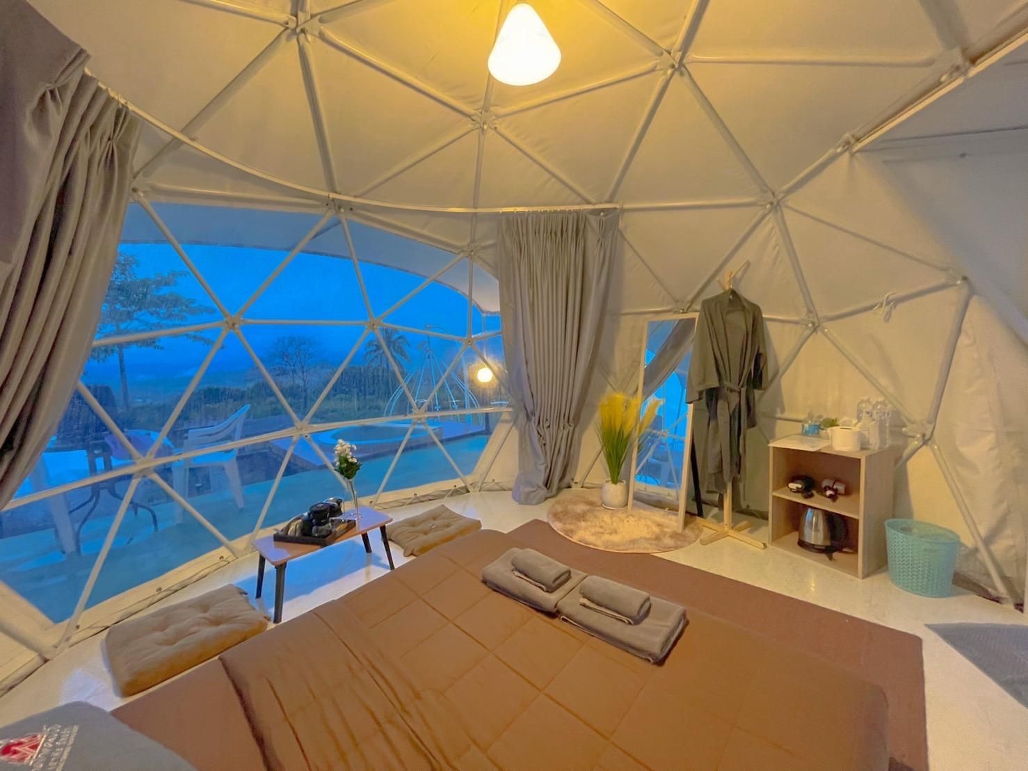 1-Bedroom Tent with Pool