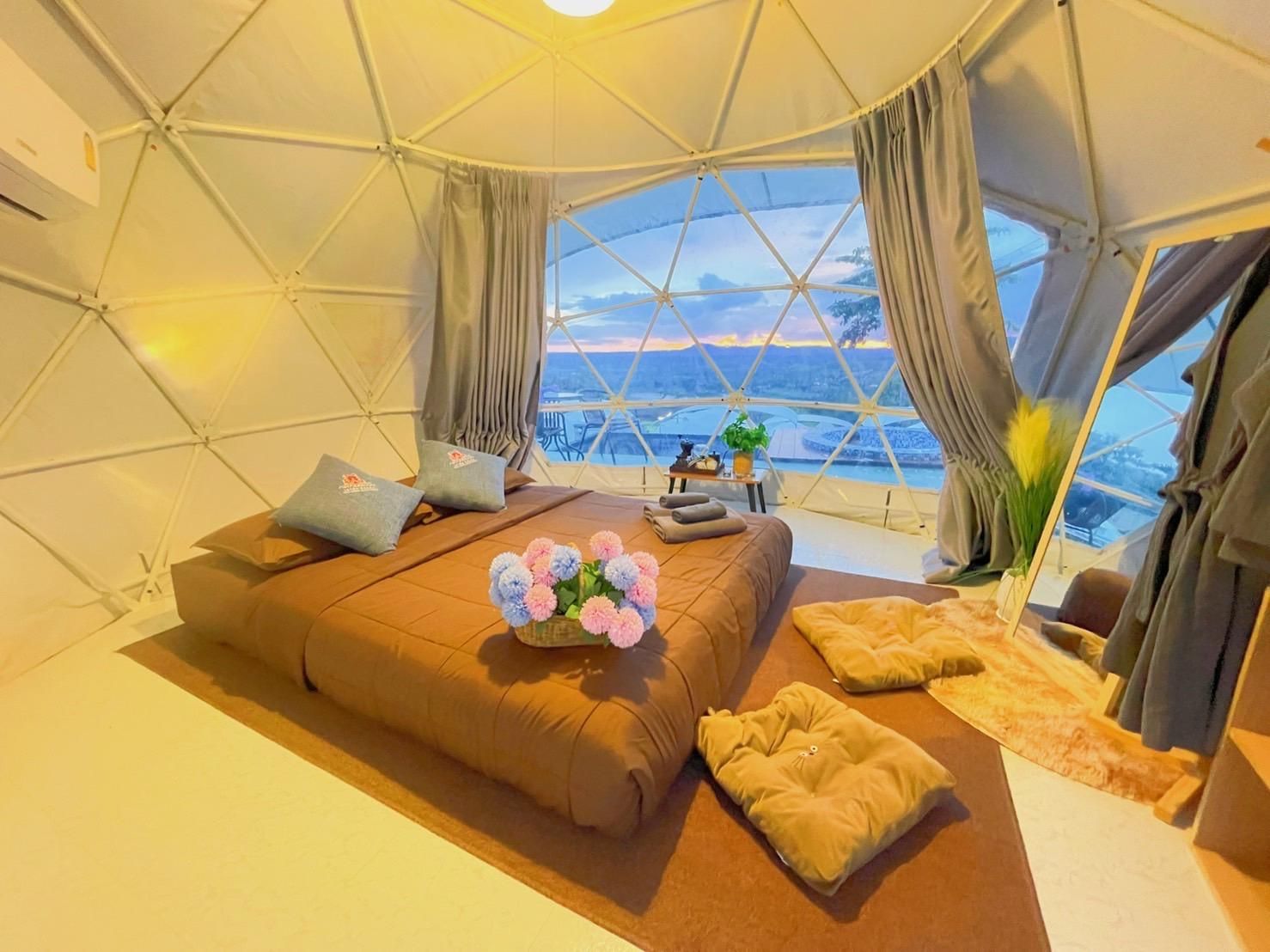 1-Bedroom Tent with Pool