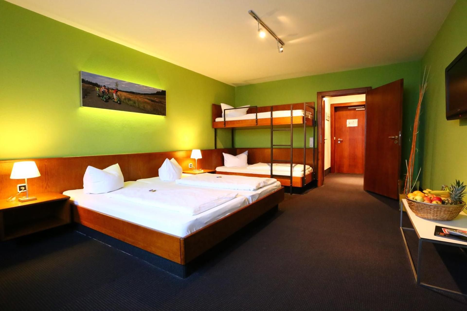 k1 sporthotel - Bike & Ski inklusive Hotel Quadruple Room with Mountain View