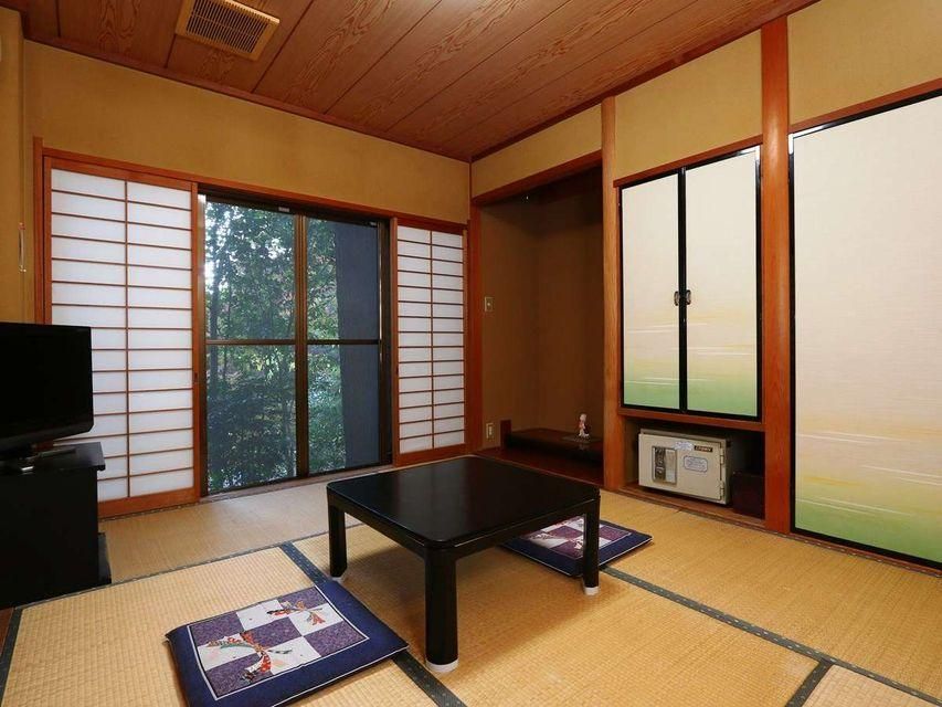 Japanese-Style Room