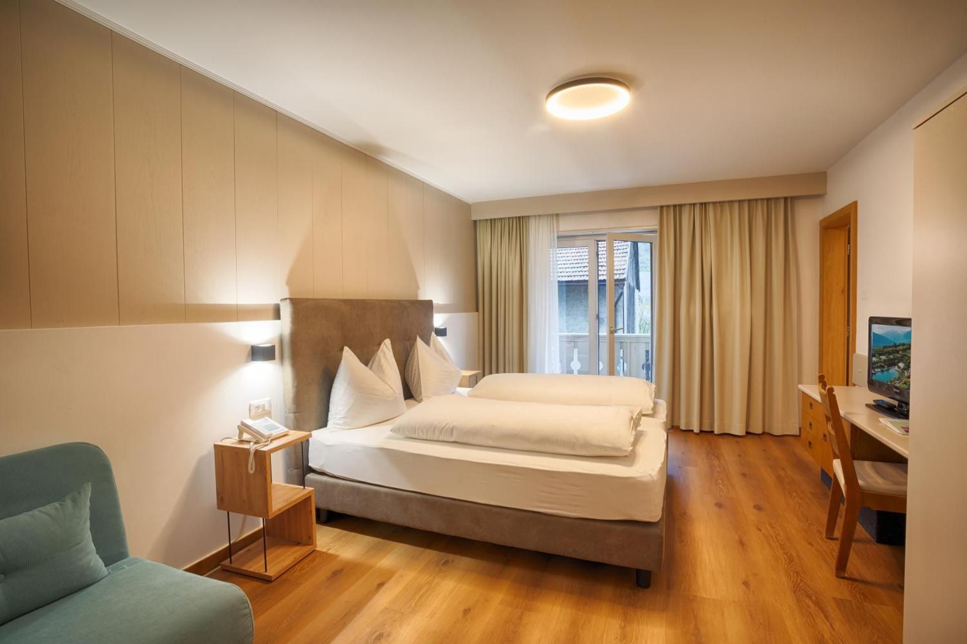 Standard Double Room with Balcony and Mountain View