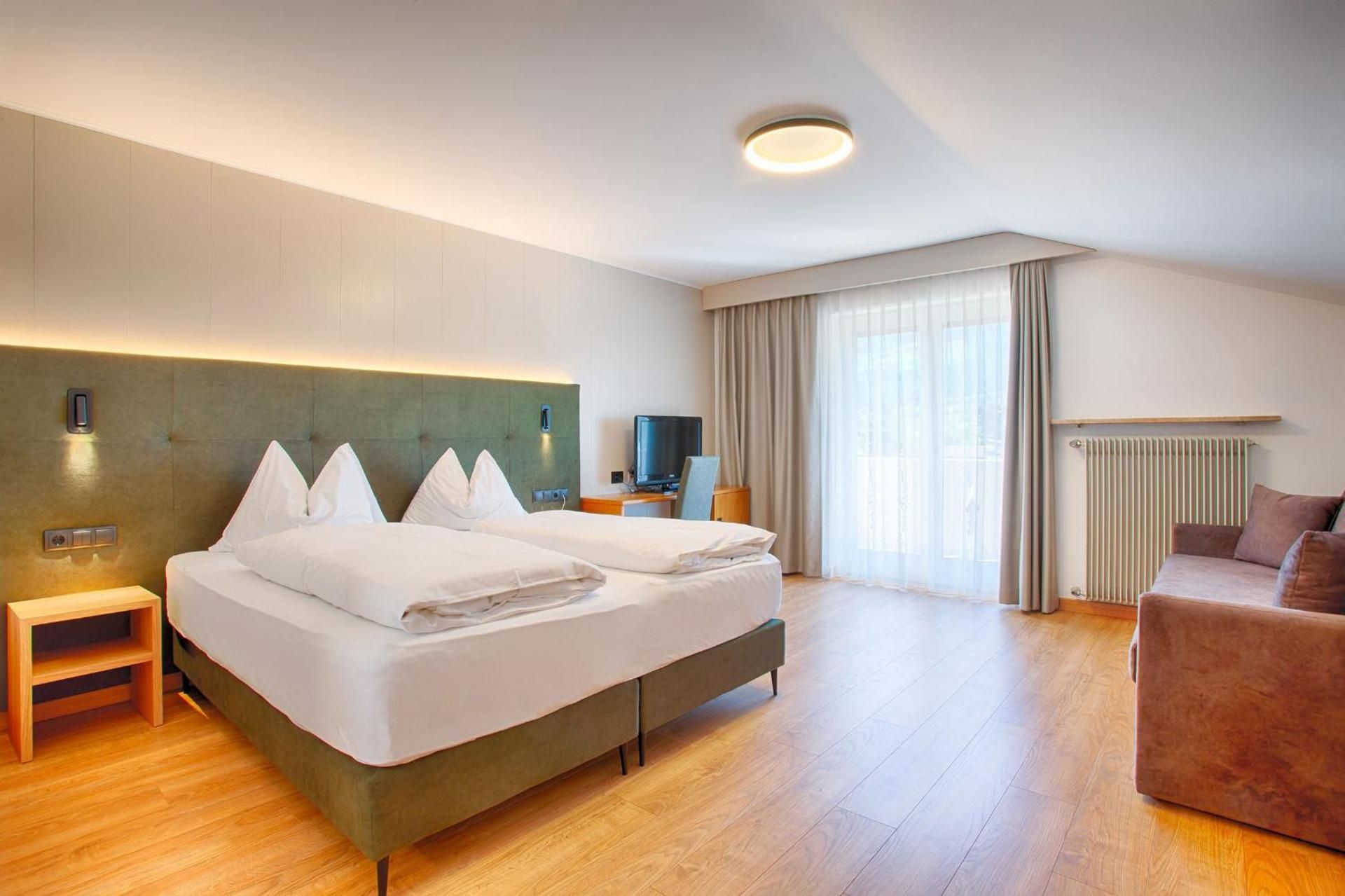 Comfort Double Room with Balcony and Mountain View