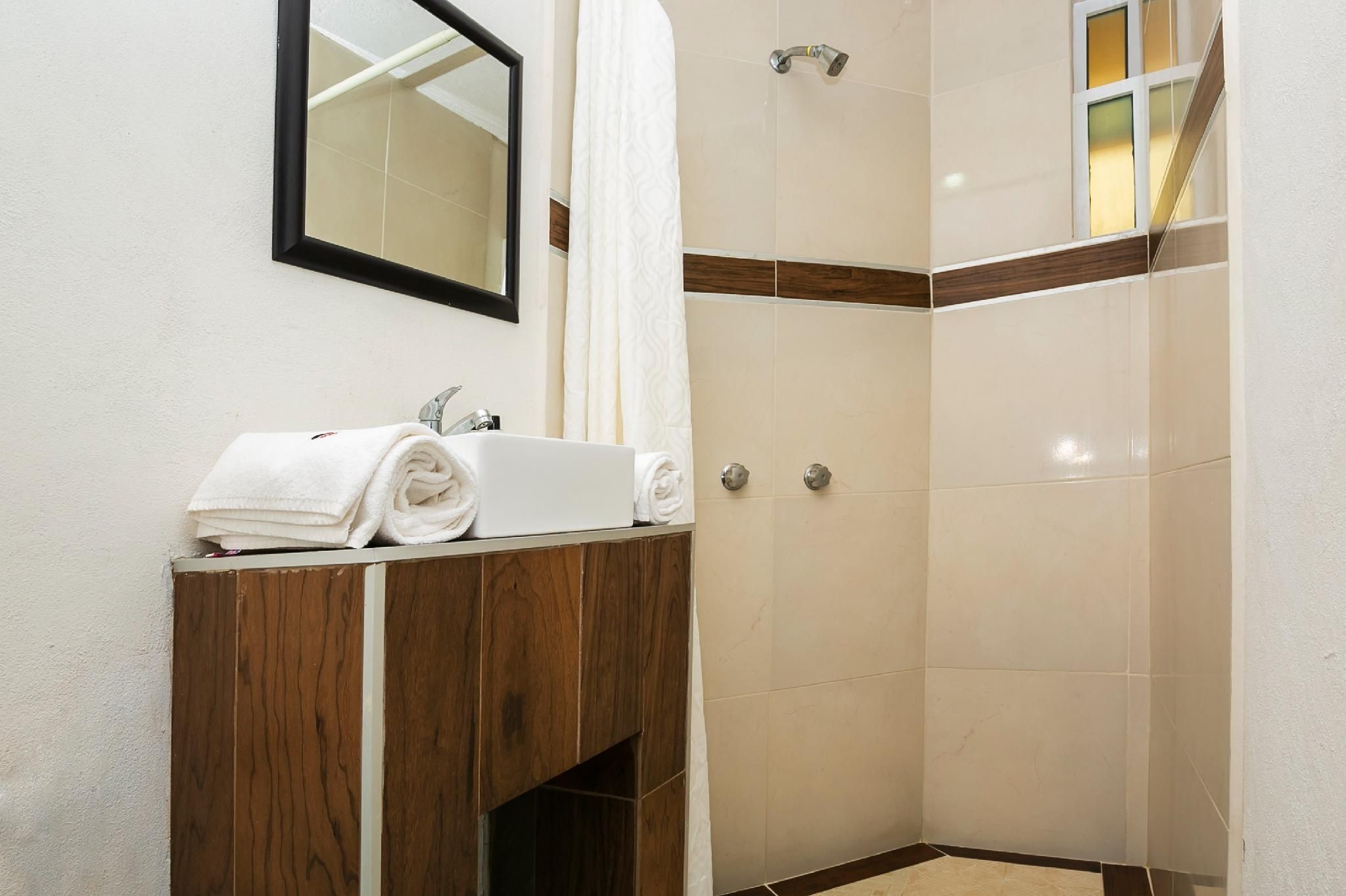 Capital O Hotel Victoria Morelia Standard Double 3