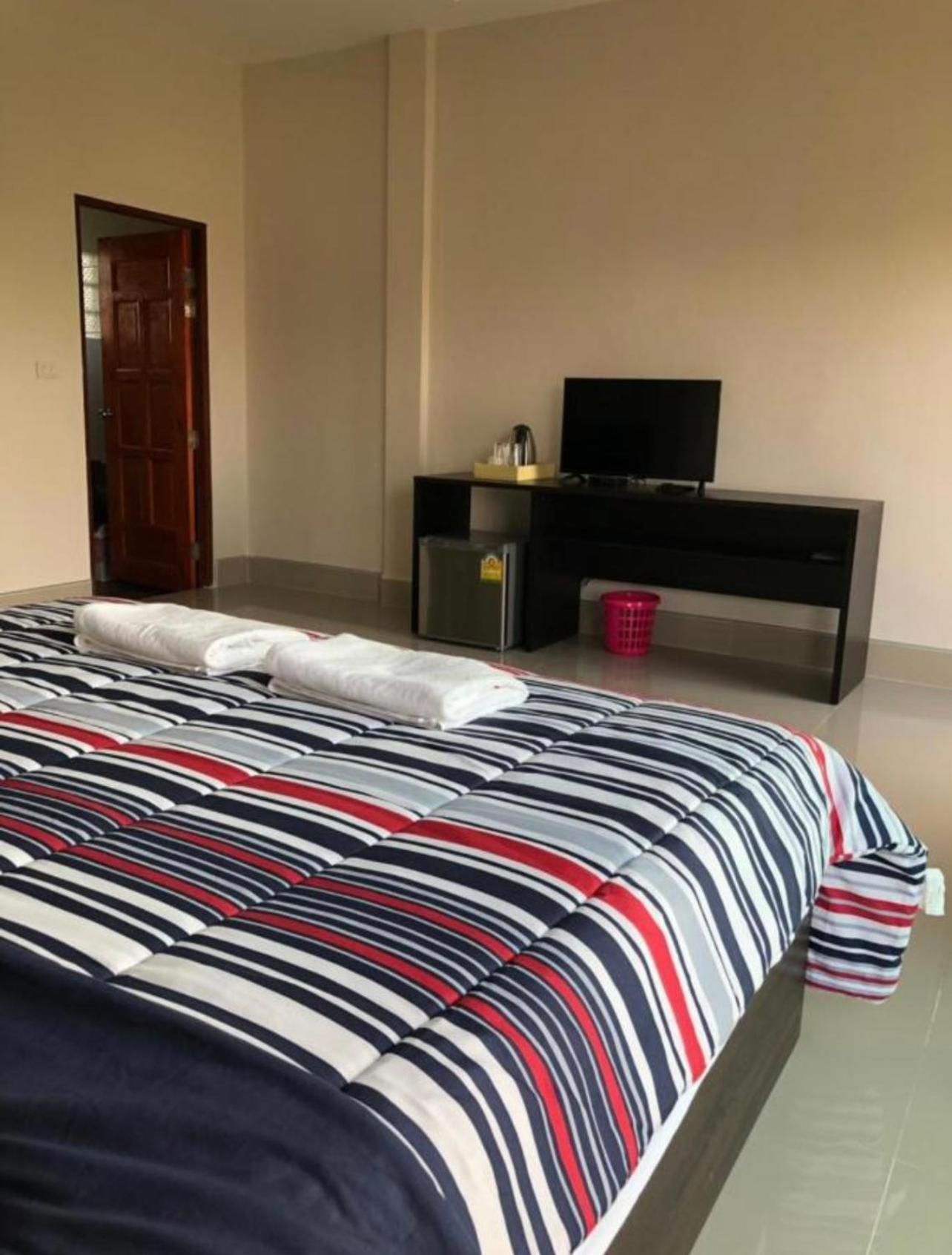 Deluxe Double Room (2 Adults + 1 Child)