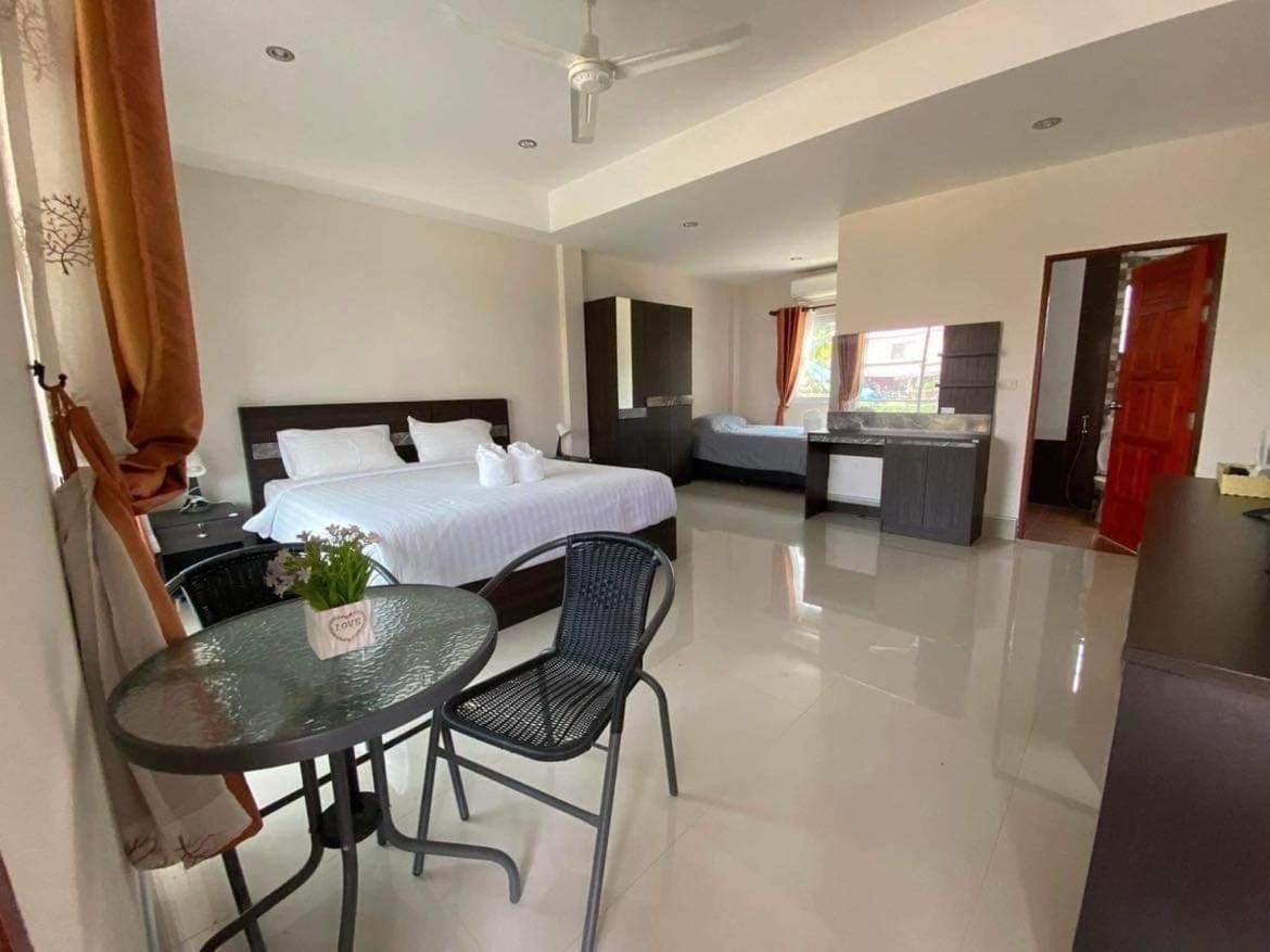 Deluxe Double Room (2 Adults + 1 Child)