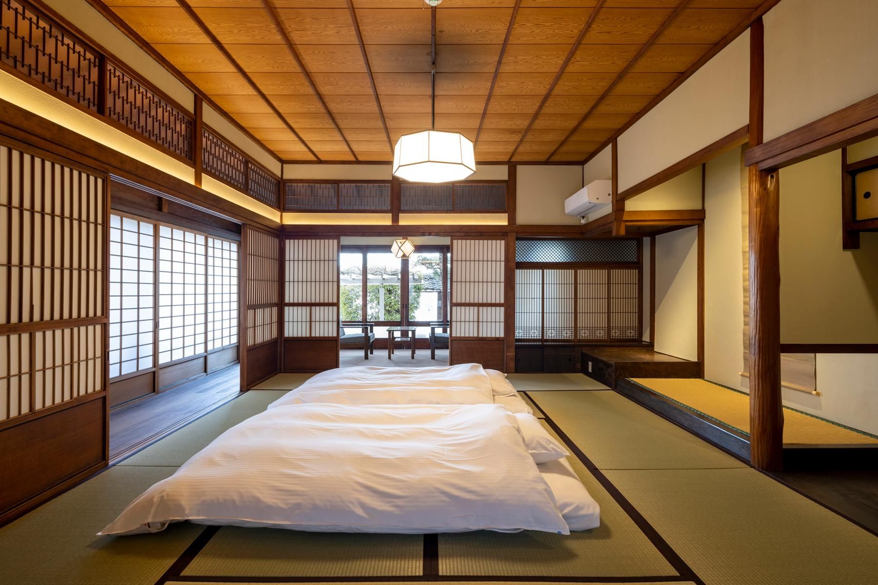 Quadruple Room with Bathtub