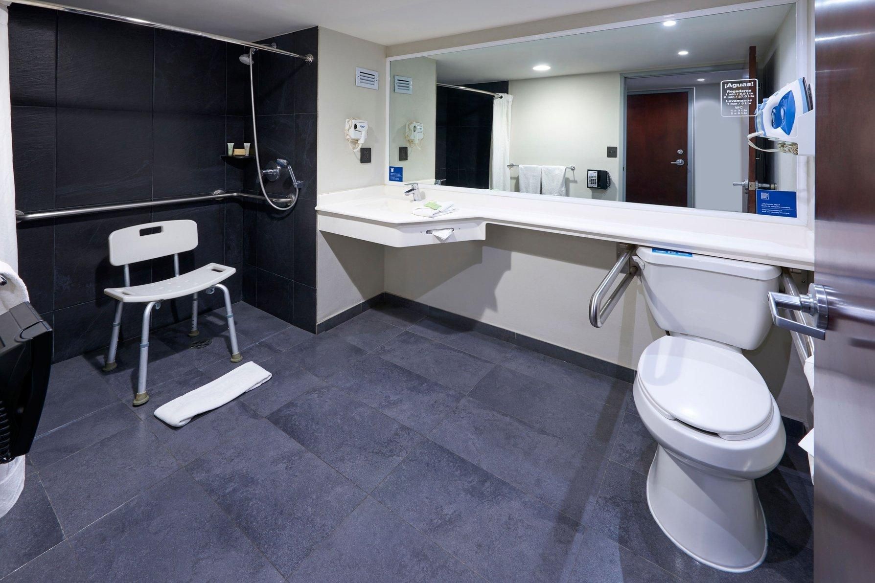 City Express by Marriott Saltillo Norte Guest room, 1 Queen 3