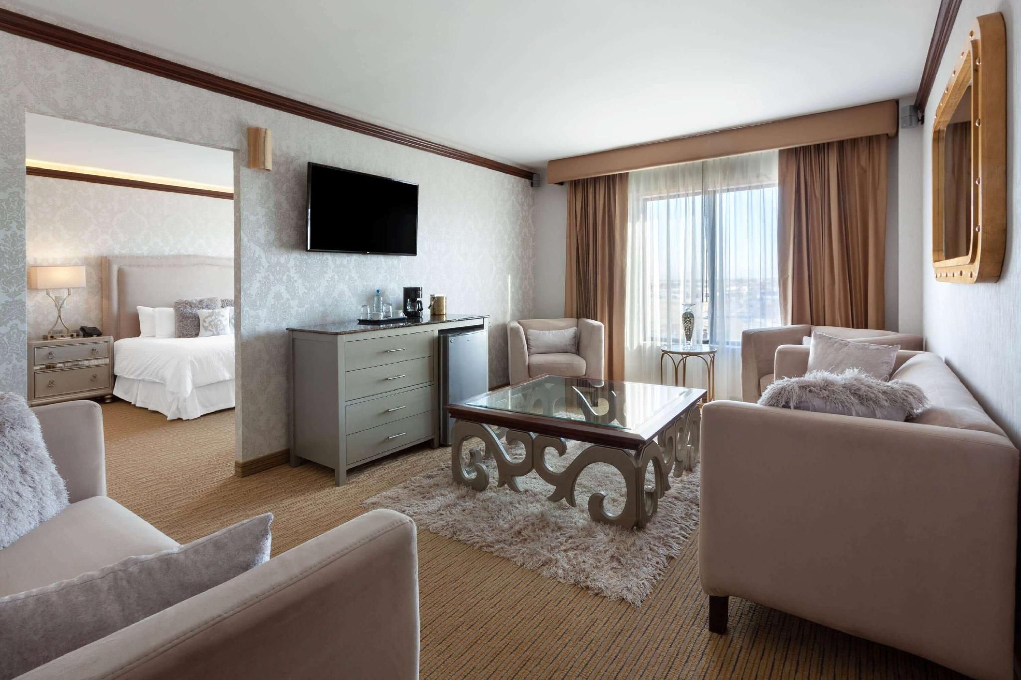 Wyndham Torreon Junior Suite 1 King Bed, Non Smoking 2