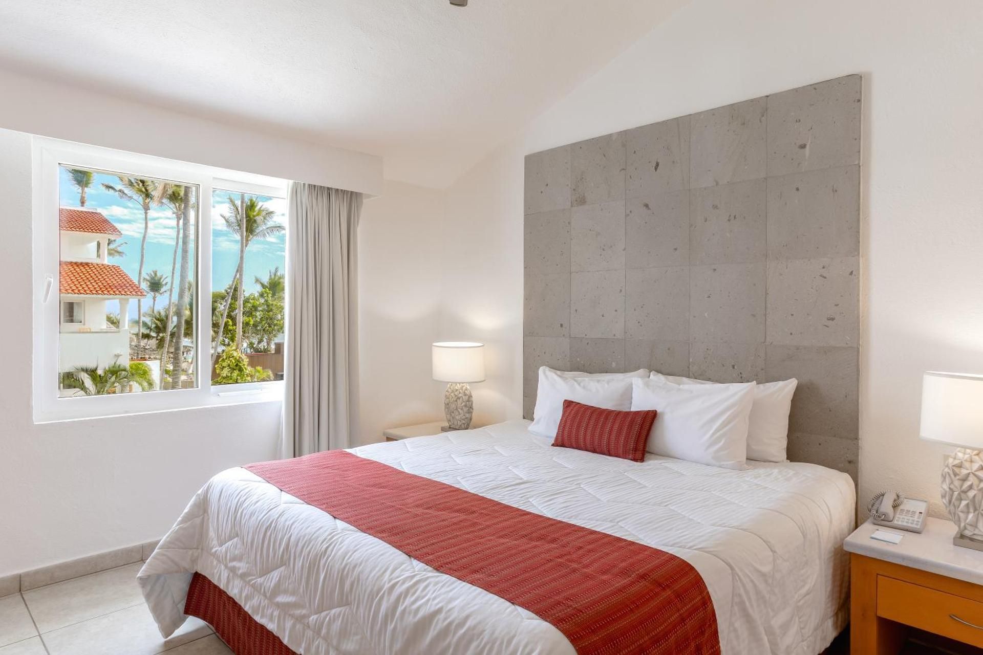 Three-Bedroom King Suite with Sofa Bed and Balcony - Ocean Front/Four Bathrooms