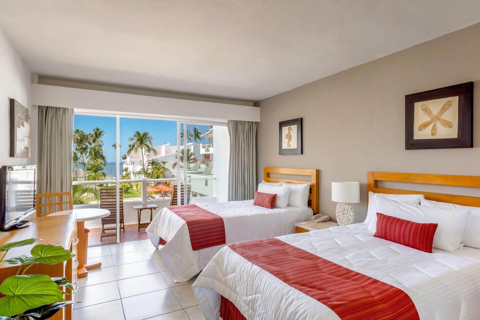Resort Club Double Room with Two Double Beds and Bath Tub - Balcony