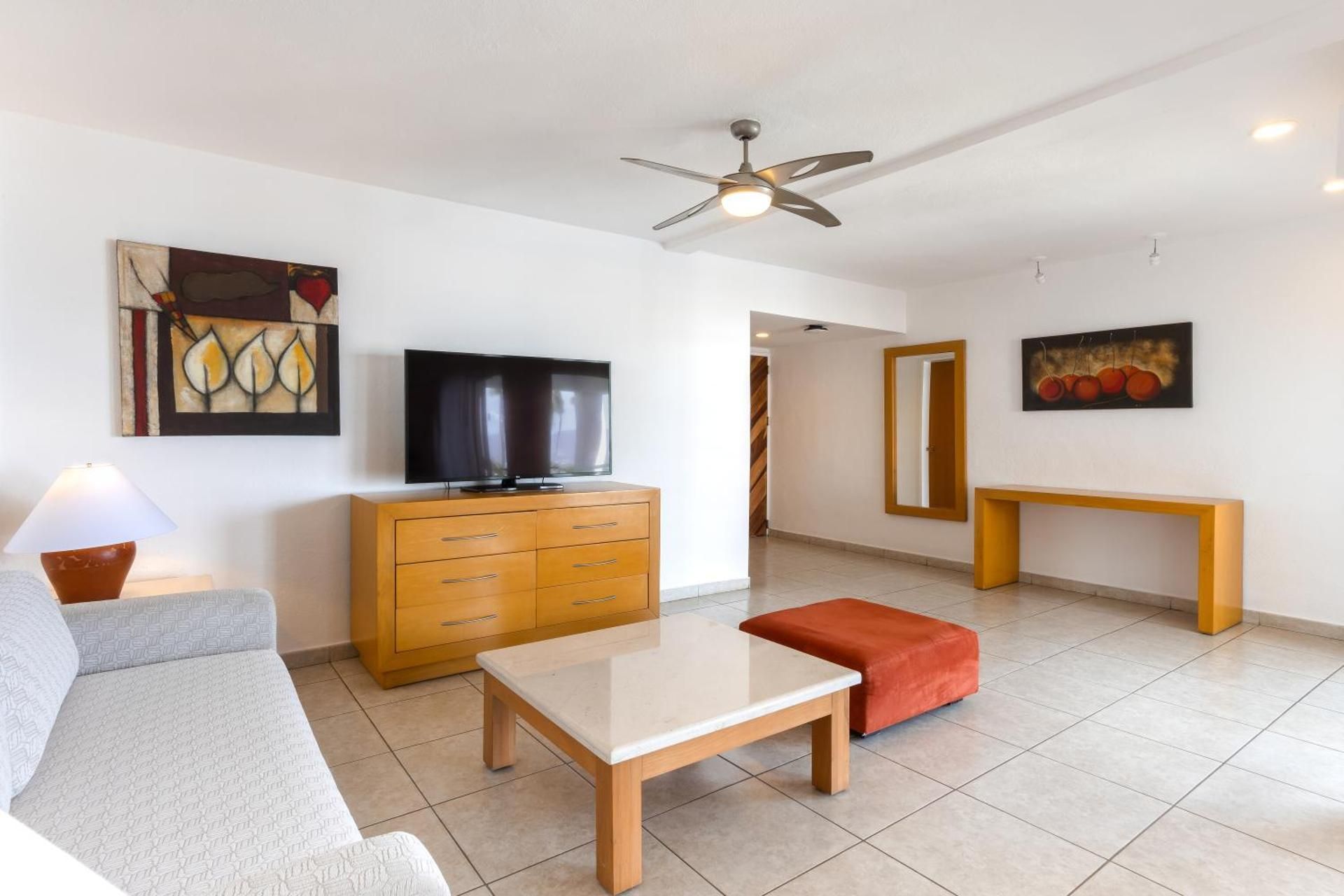 One-Bedroom King Suite Sofa Bed and Balcony - Ocean Front/Two Bathrooms