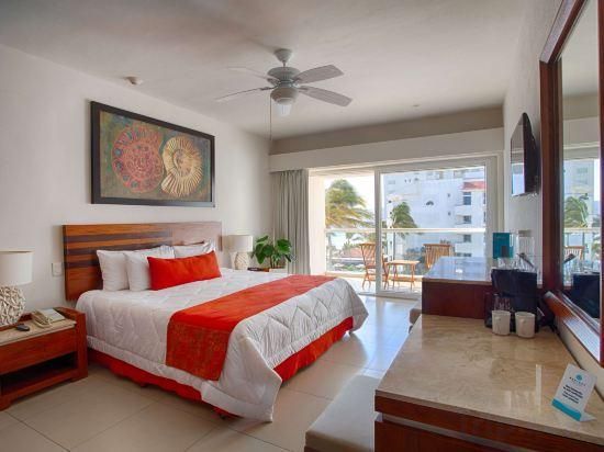 Resort Club With 1 King Size Bed, One Bathroom With Bath Tub And Balcony