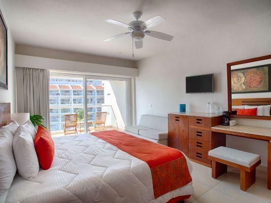 Resort Grand King Room with Sofa Bed and Balcony or Terrace