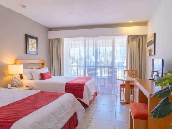Resort Club With 2 Double Beds, One Bathroom With Bath Tub And Balcony