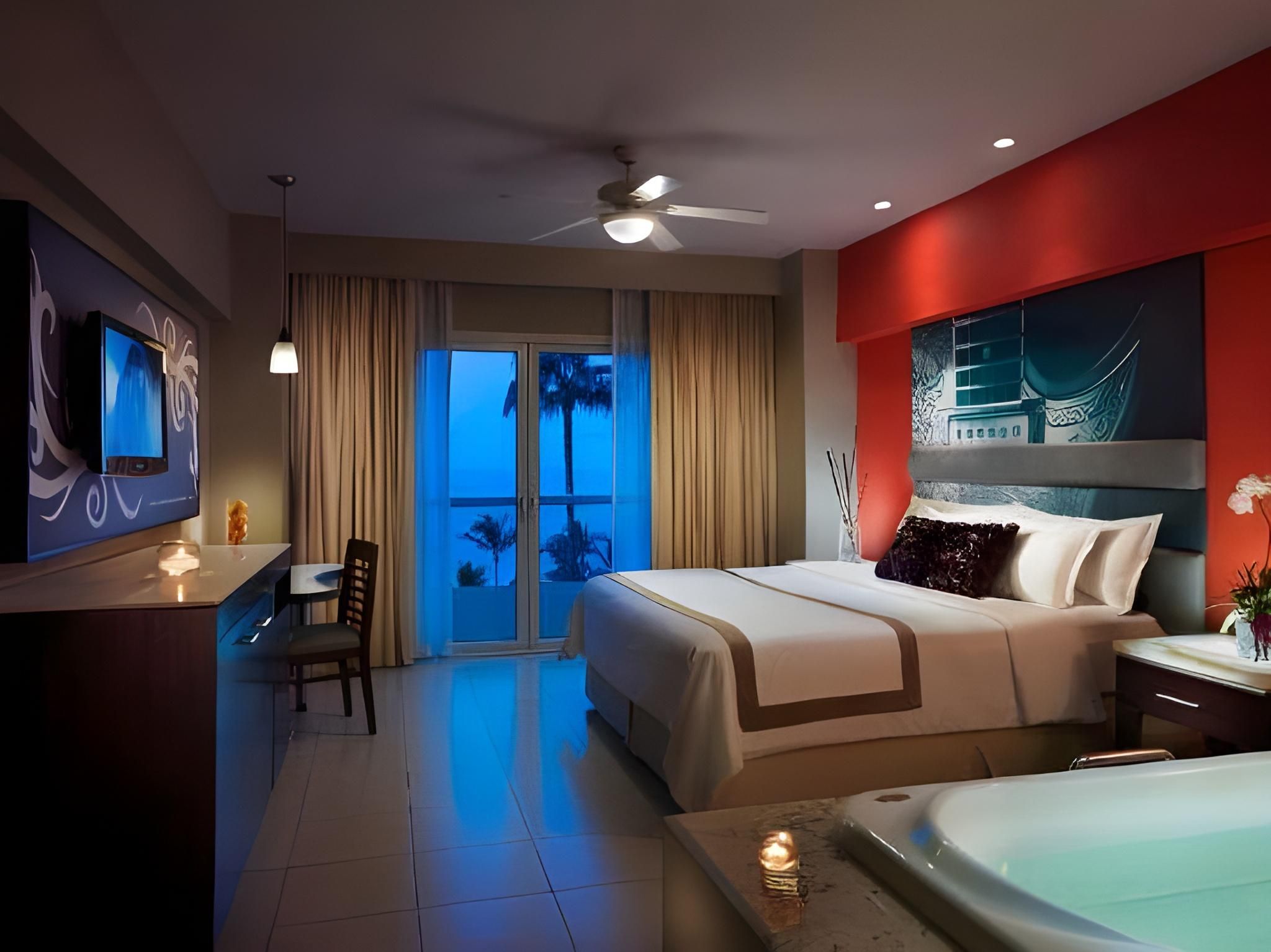 Deluxe Partial Ocean View King Room
