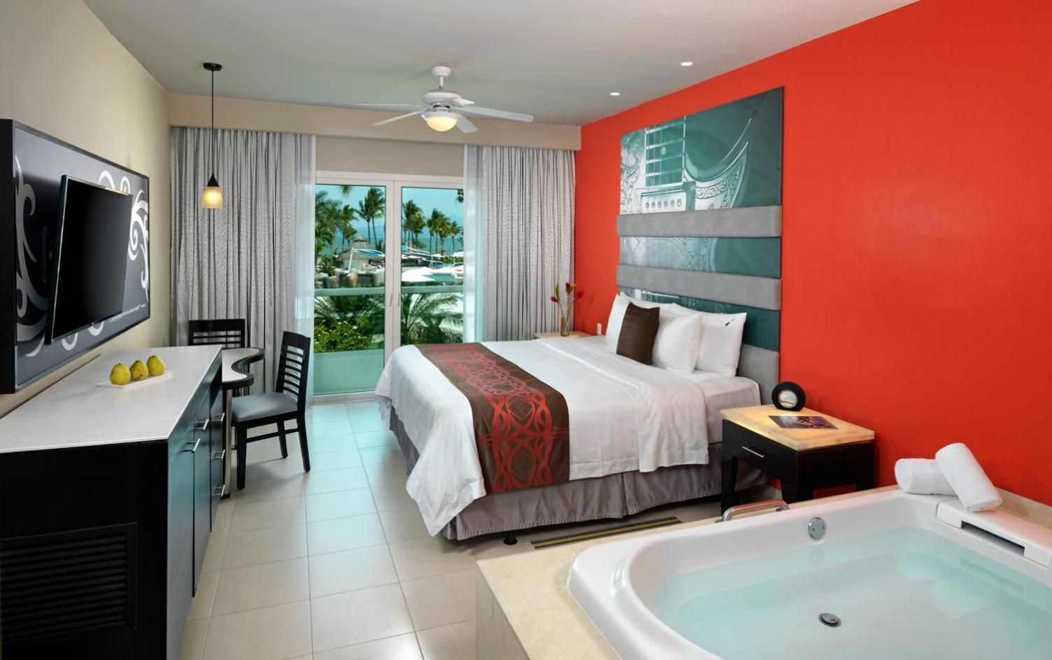 Pool view King Room