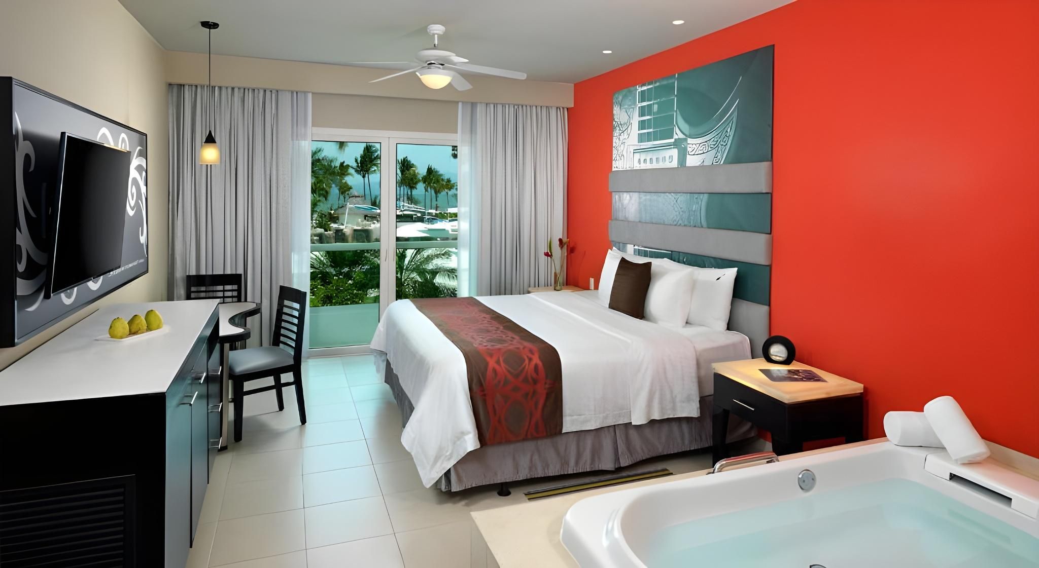 Deluxe Partial Ocean View King Room