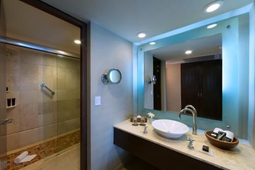 Rock Suite Ocean View Two Bedroom with Personal Assistant