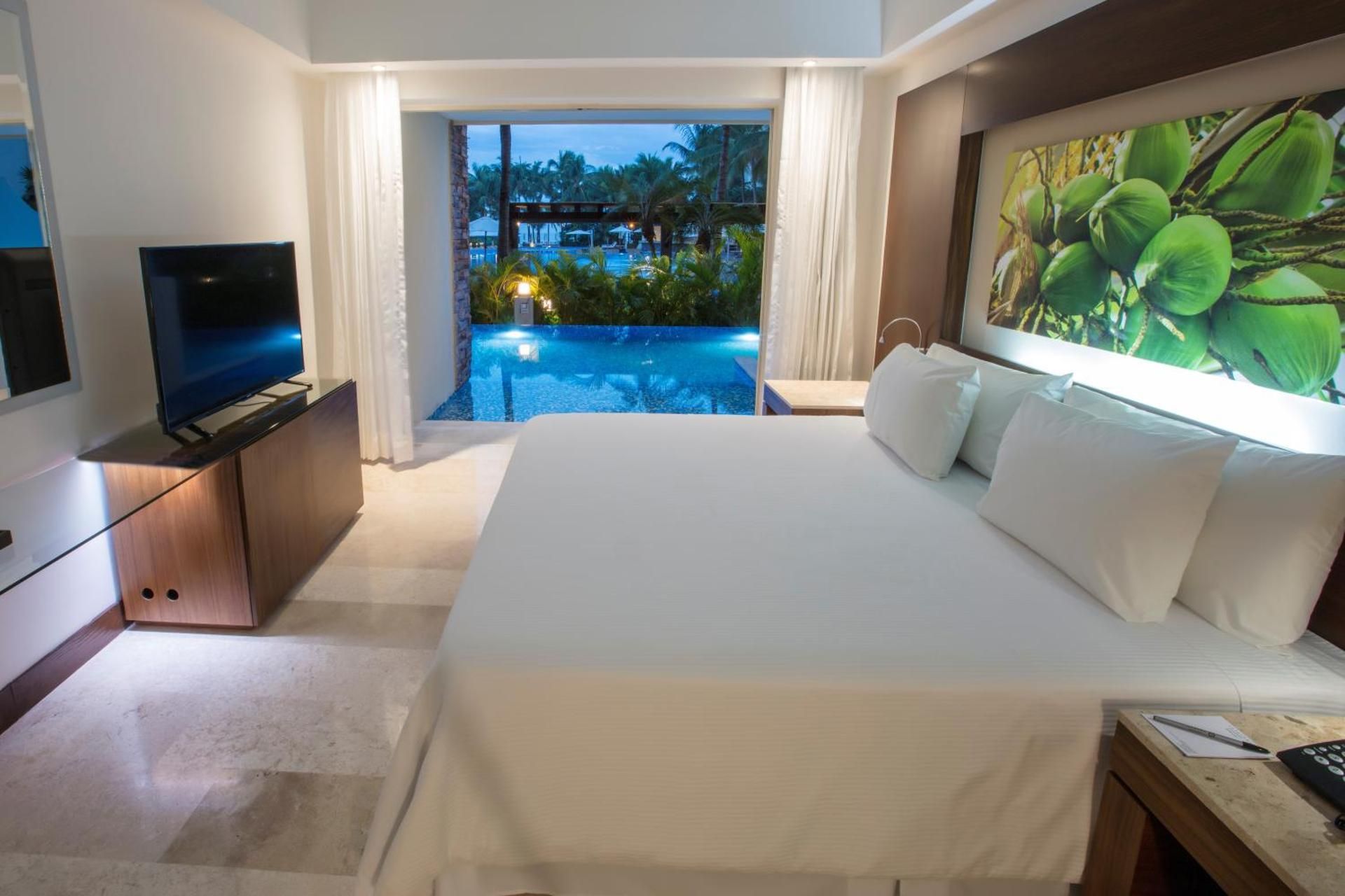 Altitude Club Swim Out Junior Suite with King Bed