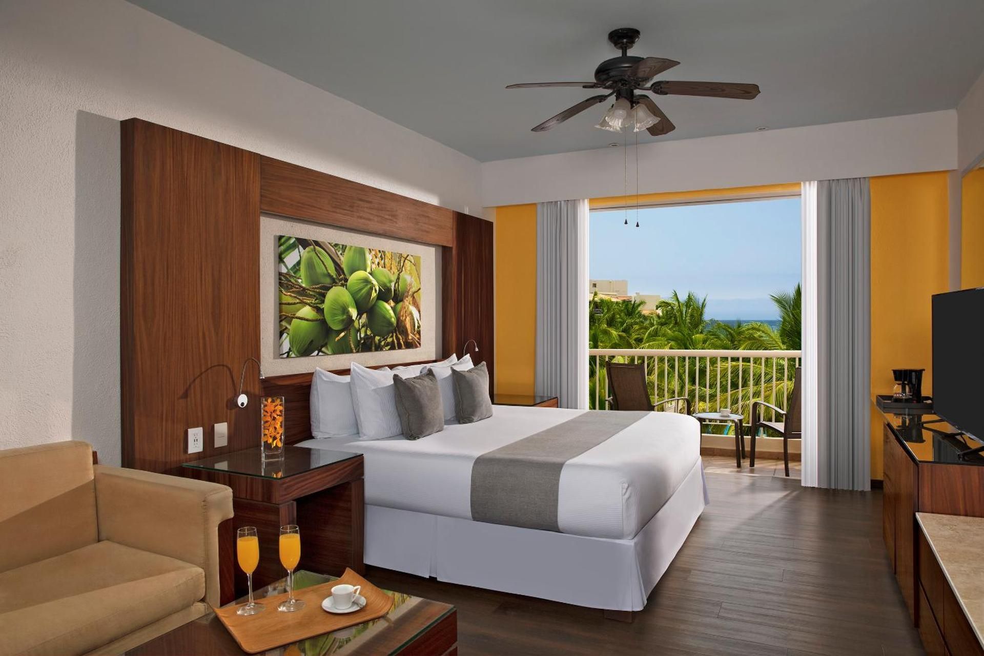 Deluxe Ocean View 1-king bed