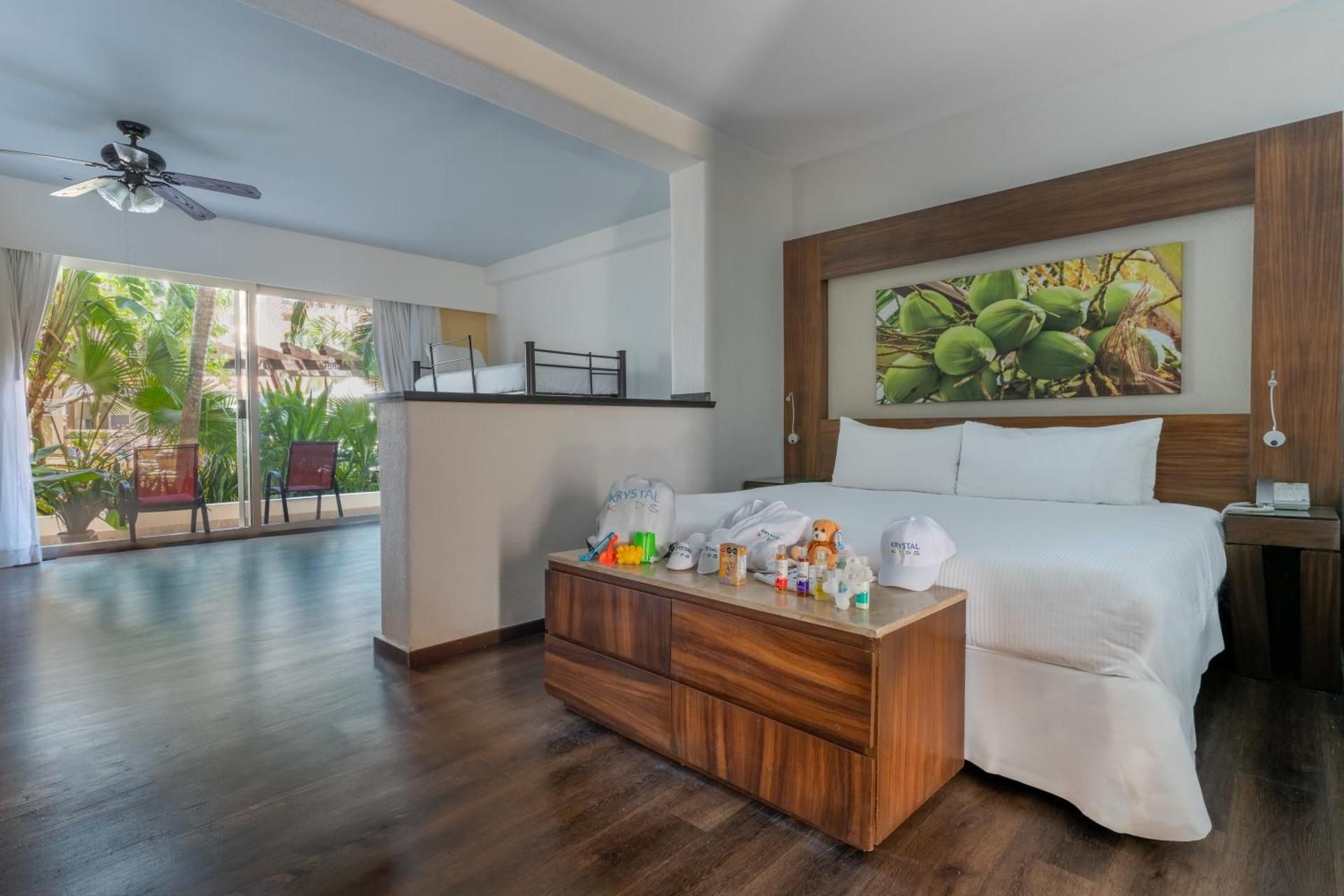Deluxe Family Room