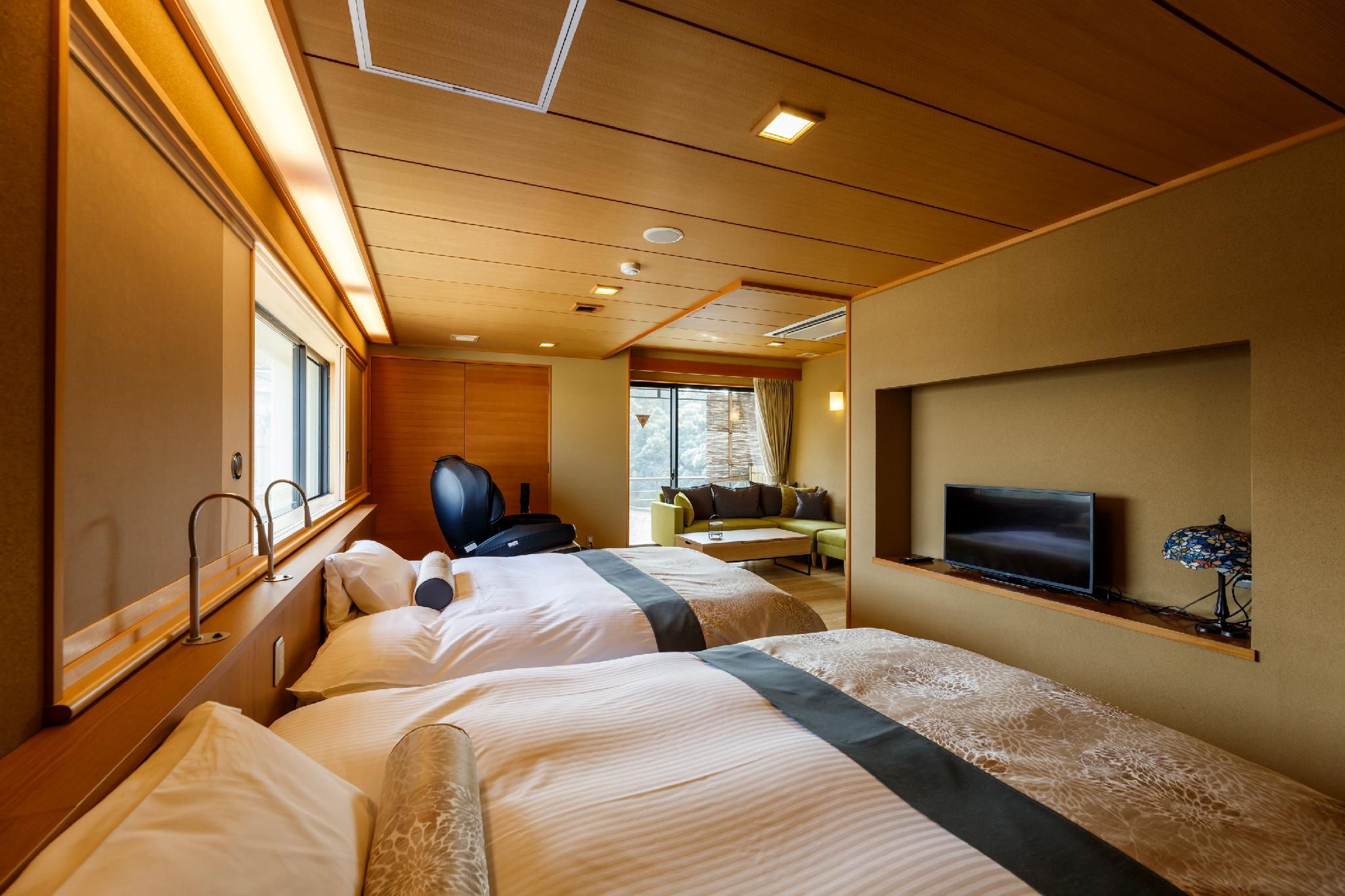 Japanese Western Twin with Open-Air Bath