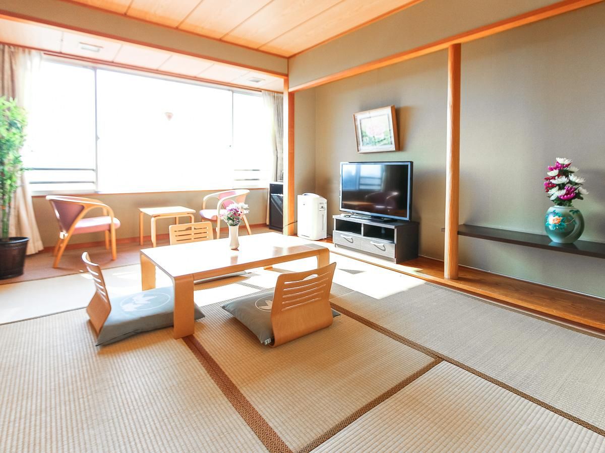 Japanese Modern Style Room with 8 Tatami