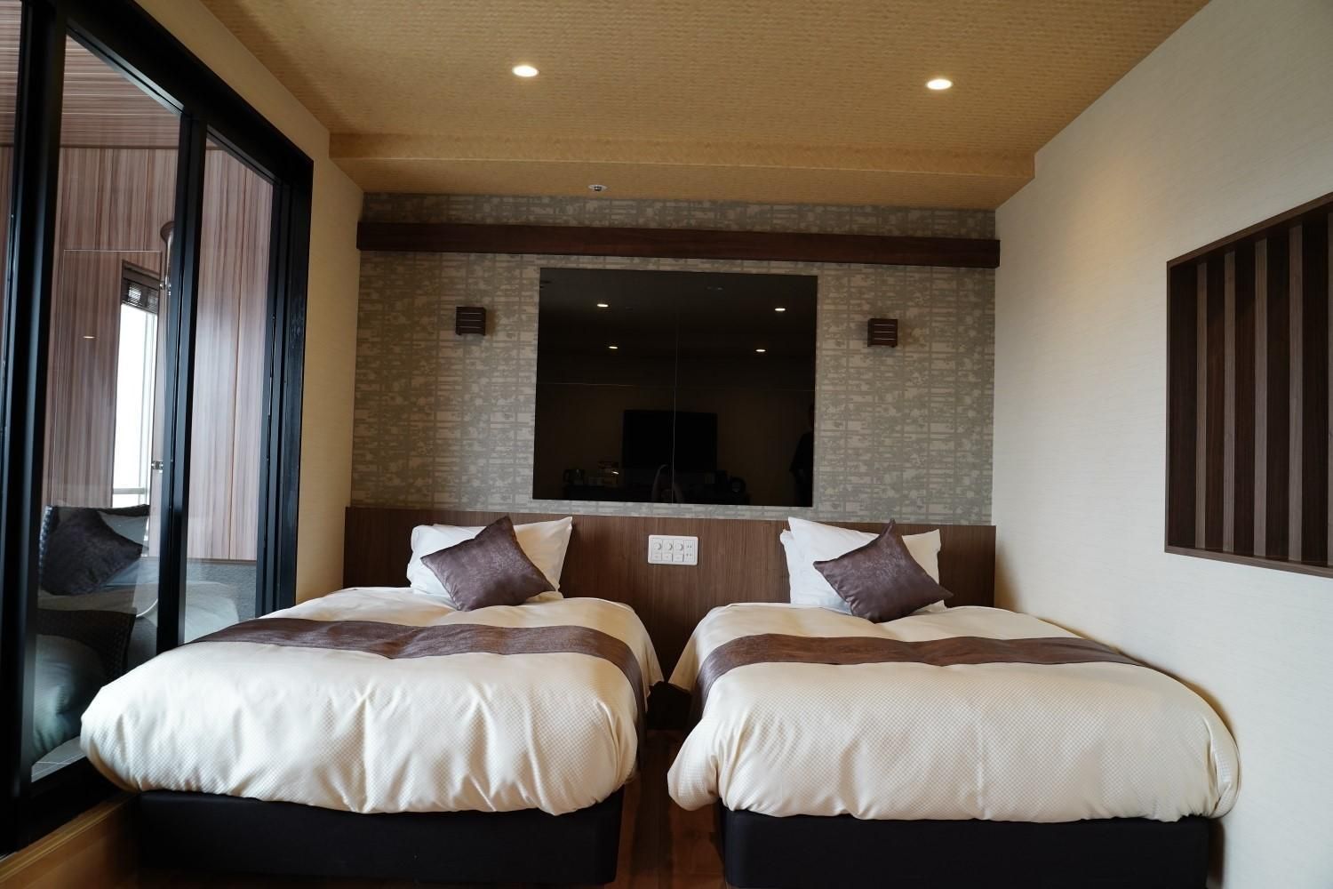 Japanese-Western room with open-air bath