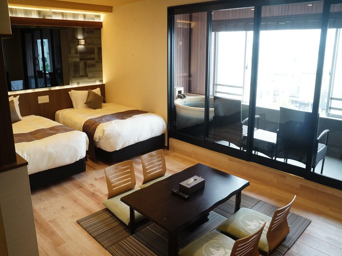 Western Modern Superior Japanese Western Style Room with Shigaraki Yaki Open-Air Bath