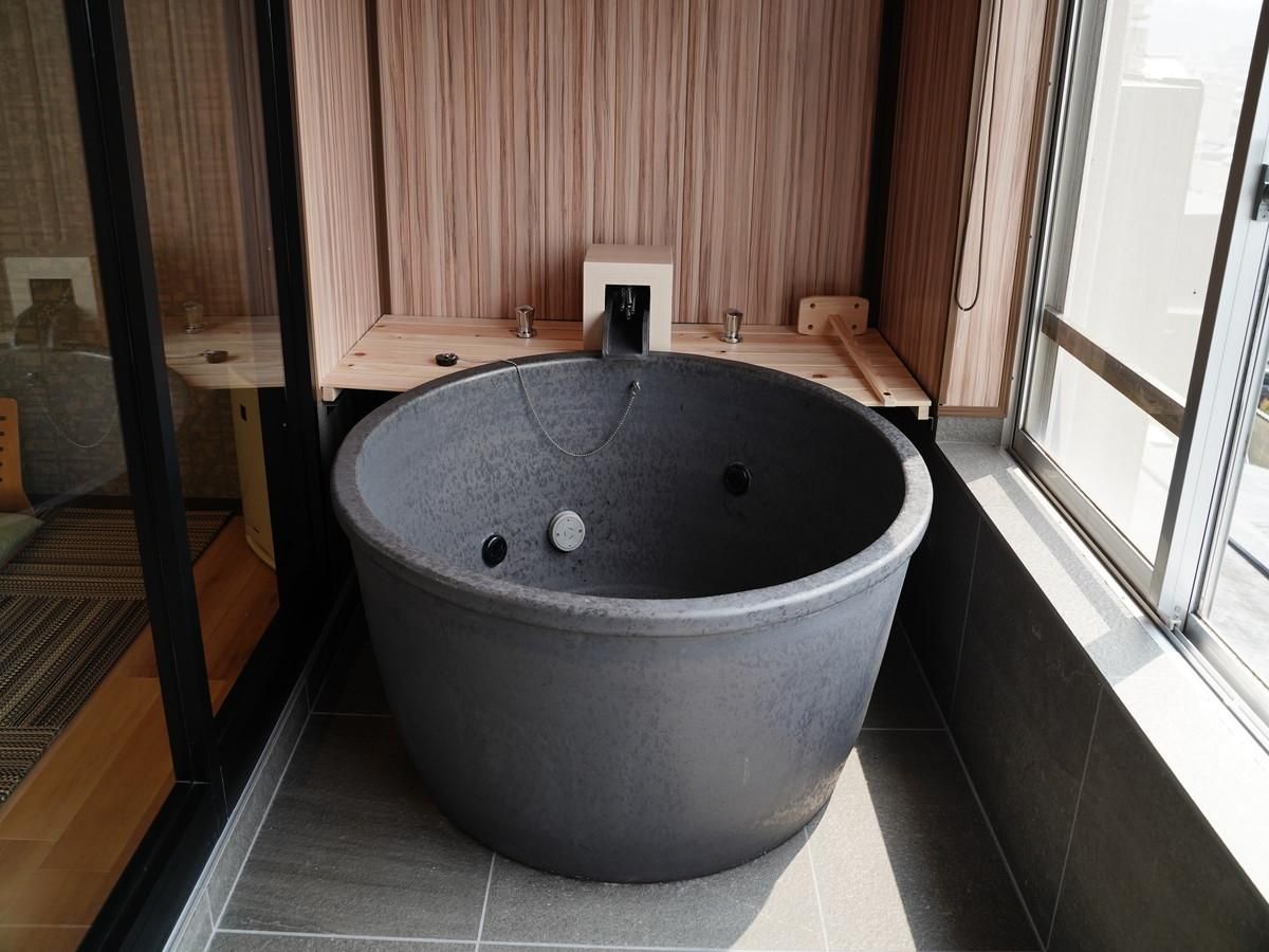 Western Modern Japanese Western Style Suite with Shigaraki Yaki Open-Air Bath