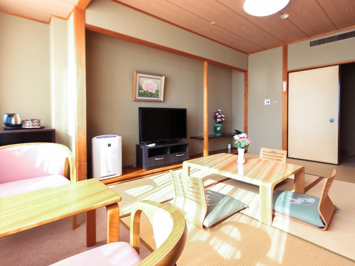 Japanese Modern Style Room with 8 Tatami