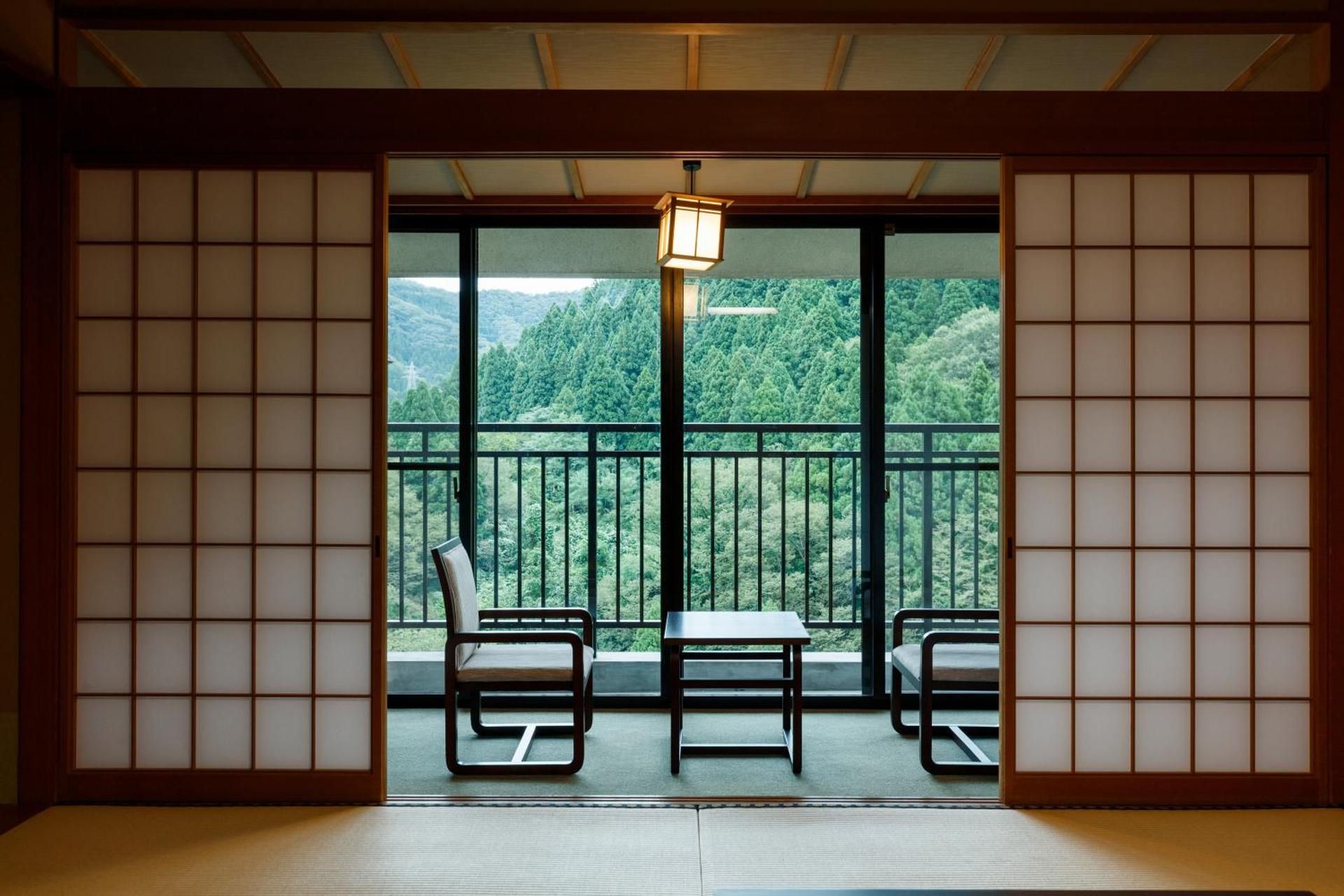 Deluxe Family Room with Window