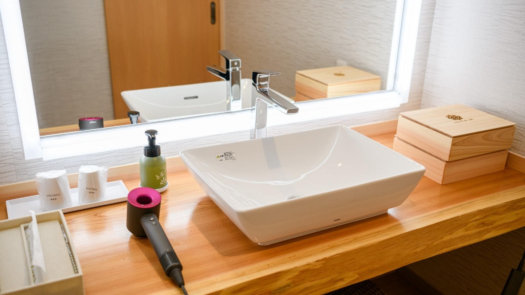 Japanese-Western Style Room with Open-Air Bath
