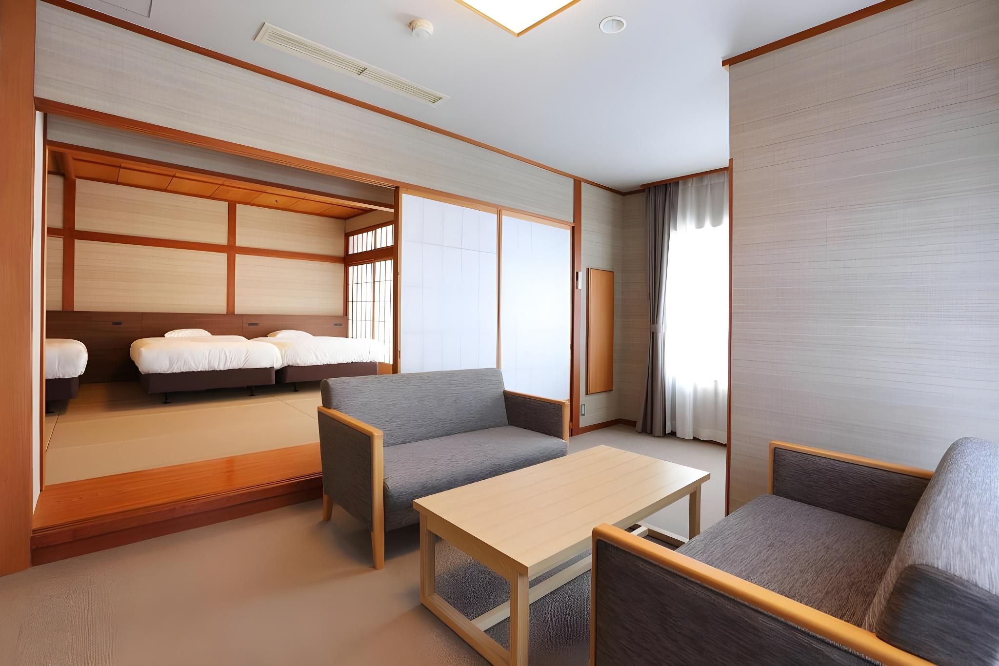 Quadruple with Shared Bathroom
