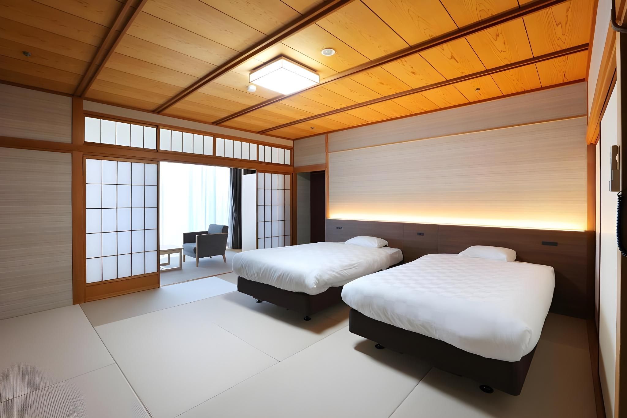 Twin Room with Ensuite Bathroom