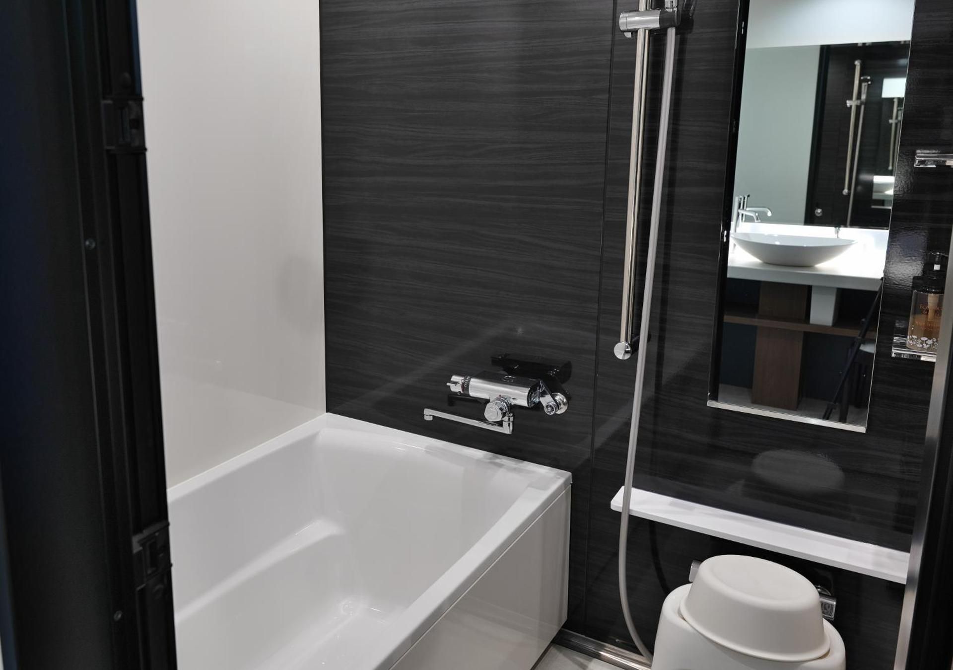 Moderate Twin Room-Lakefront - Non-Smoking